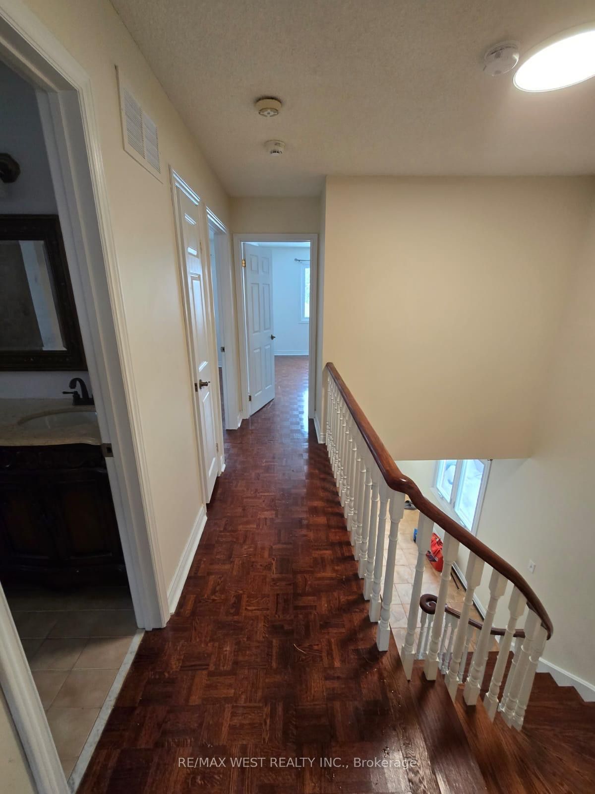 #upper - 2 Irish Moss Court Property Photo 16