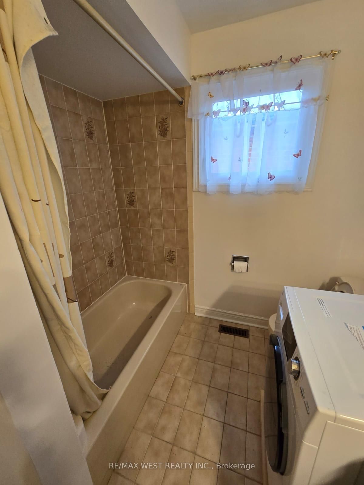 #upper - 2 Irish Moss Court Property Photo 19