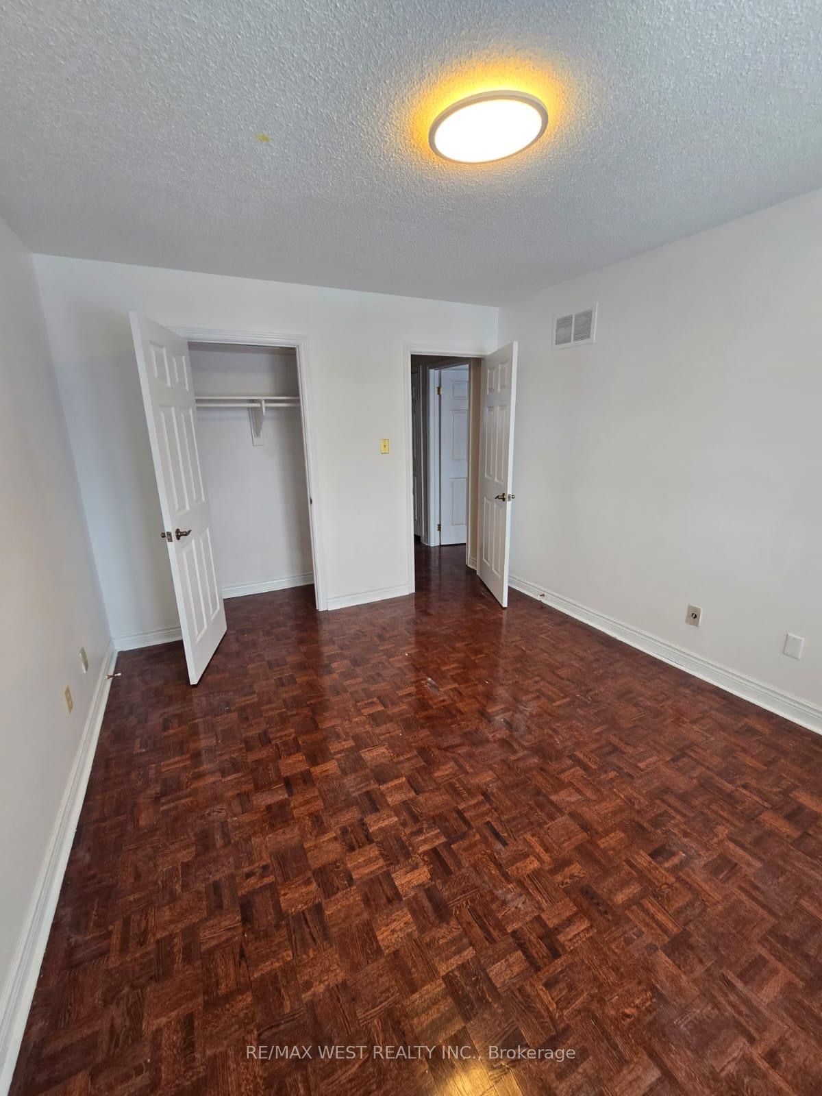 #upper - 2 Irish Moss Court Property Photo 20