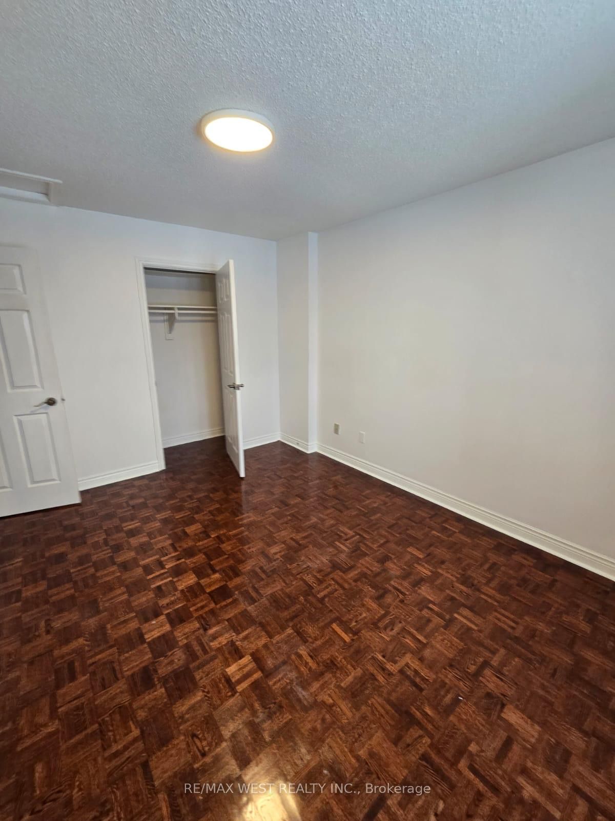 #upper - 2 Irish Moss Court Property Photo 21