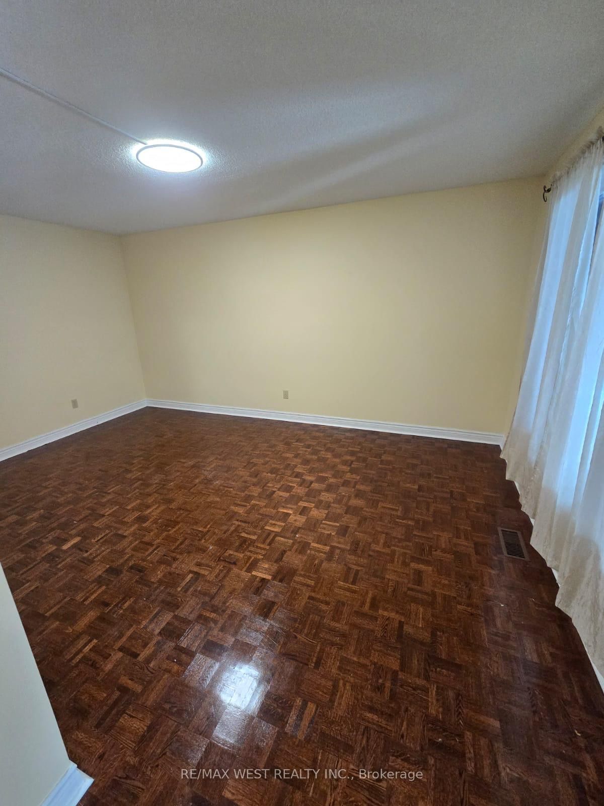 #upper - 2 Irish Moss Court Property Photo 22