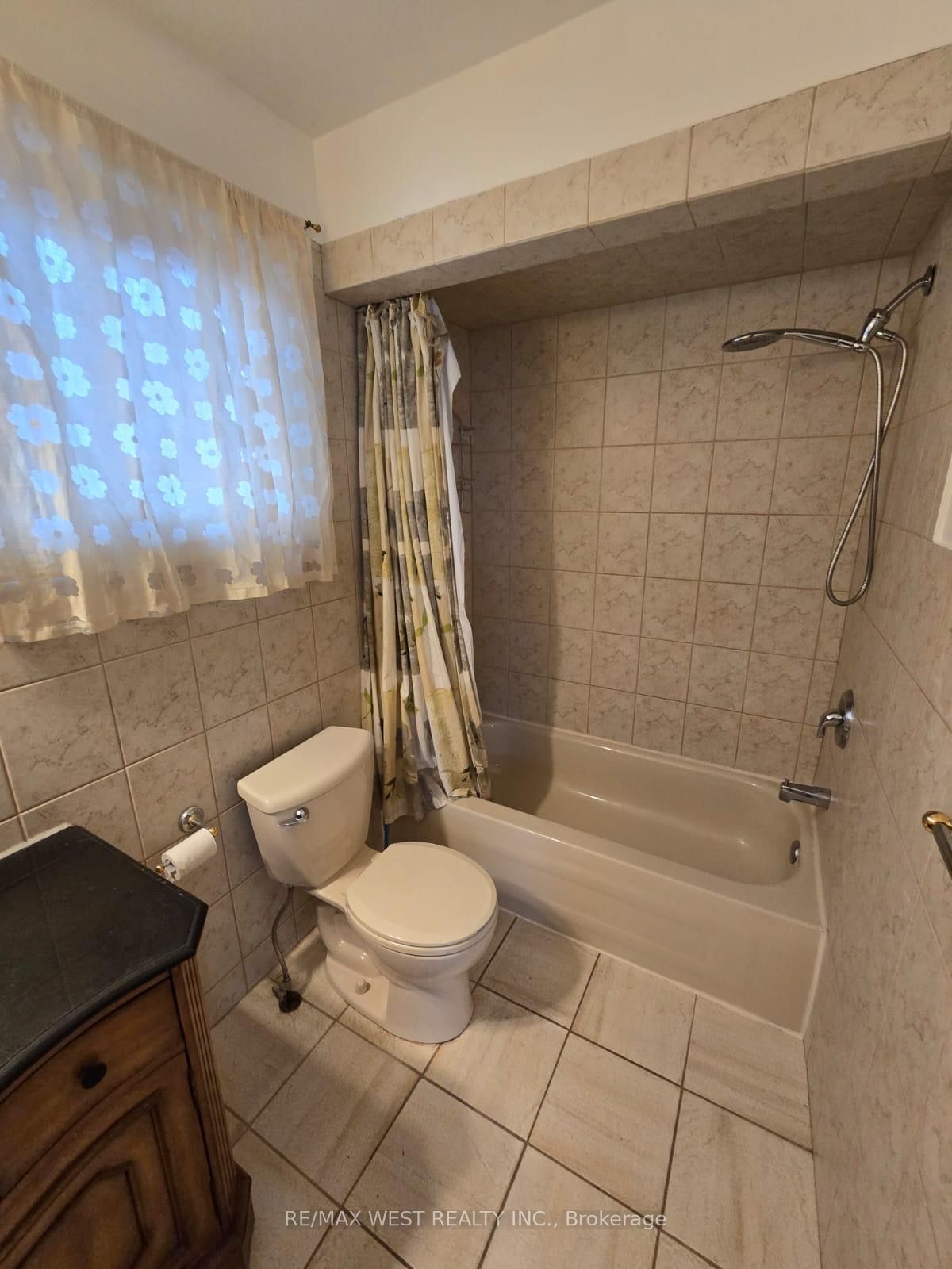 #upper - 2 Irish Moss Court Property Photo 24
