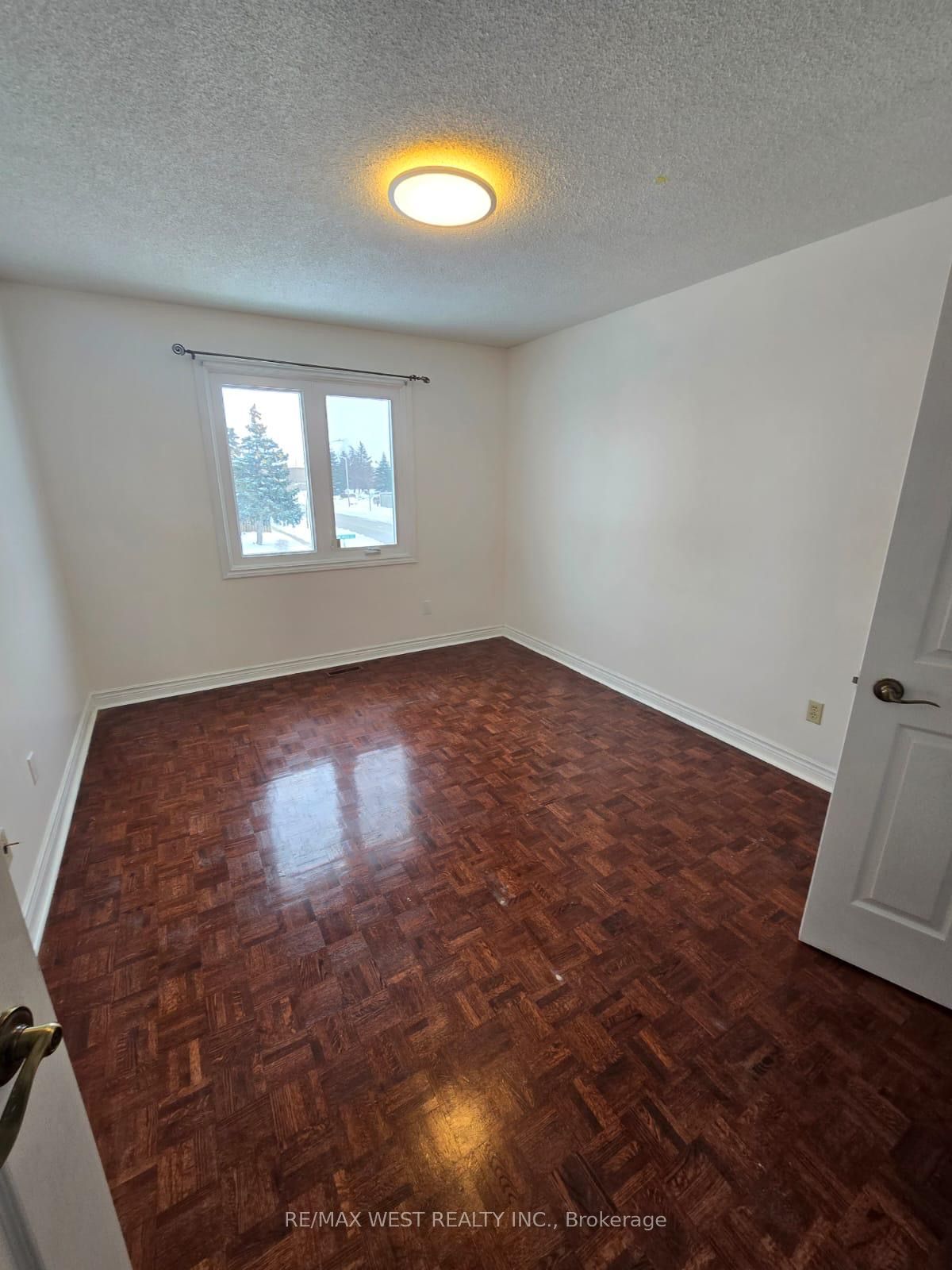 #upper - 2 Irish Moss Court Property Photo 25