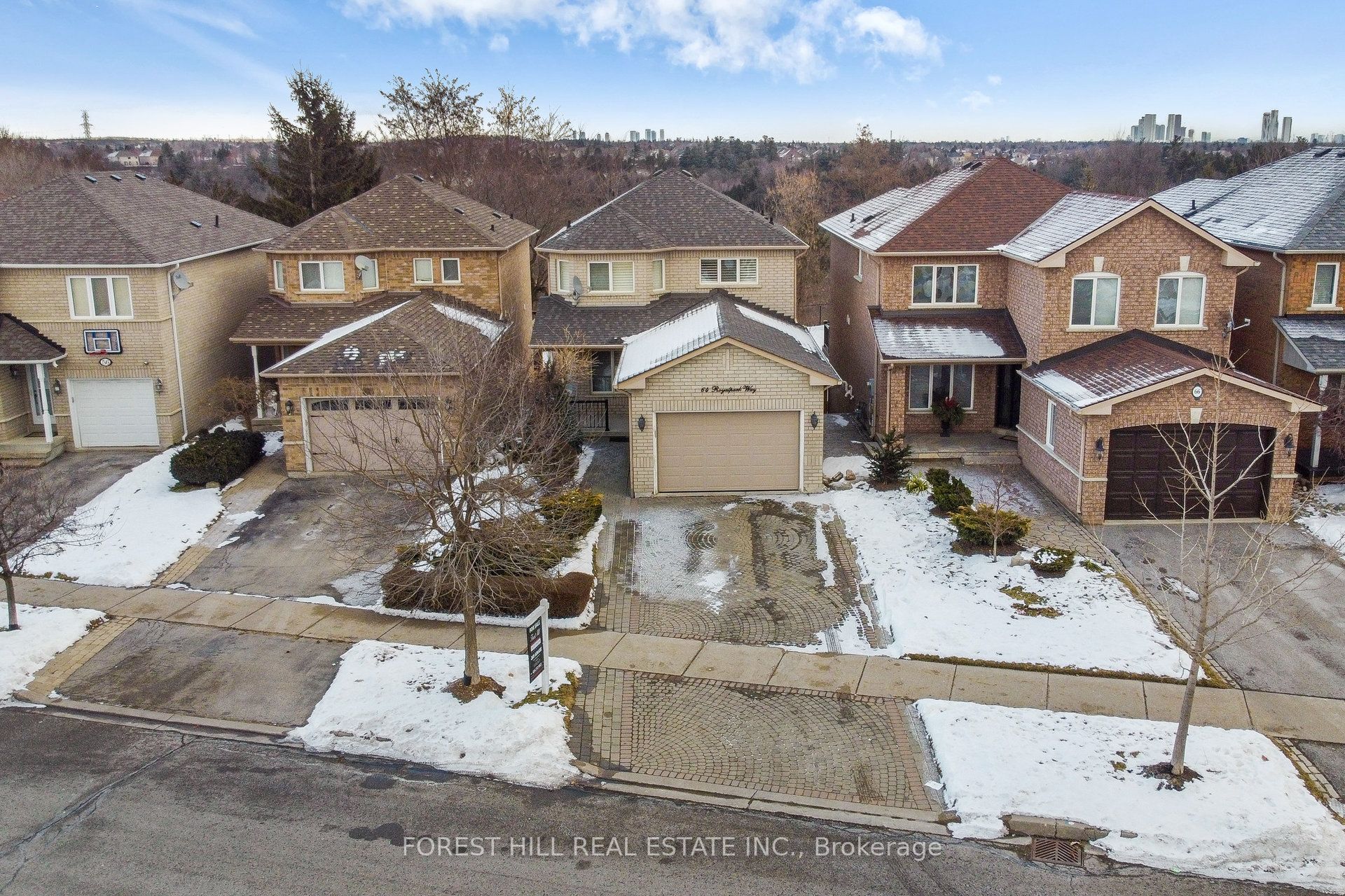 64 Royalpark Way Property Photo 2
