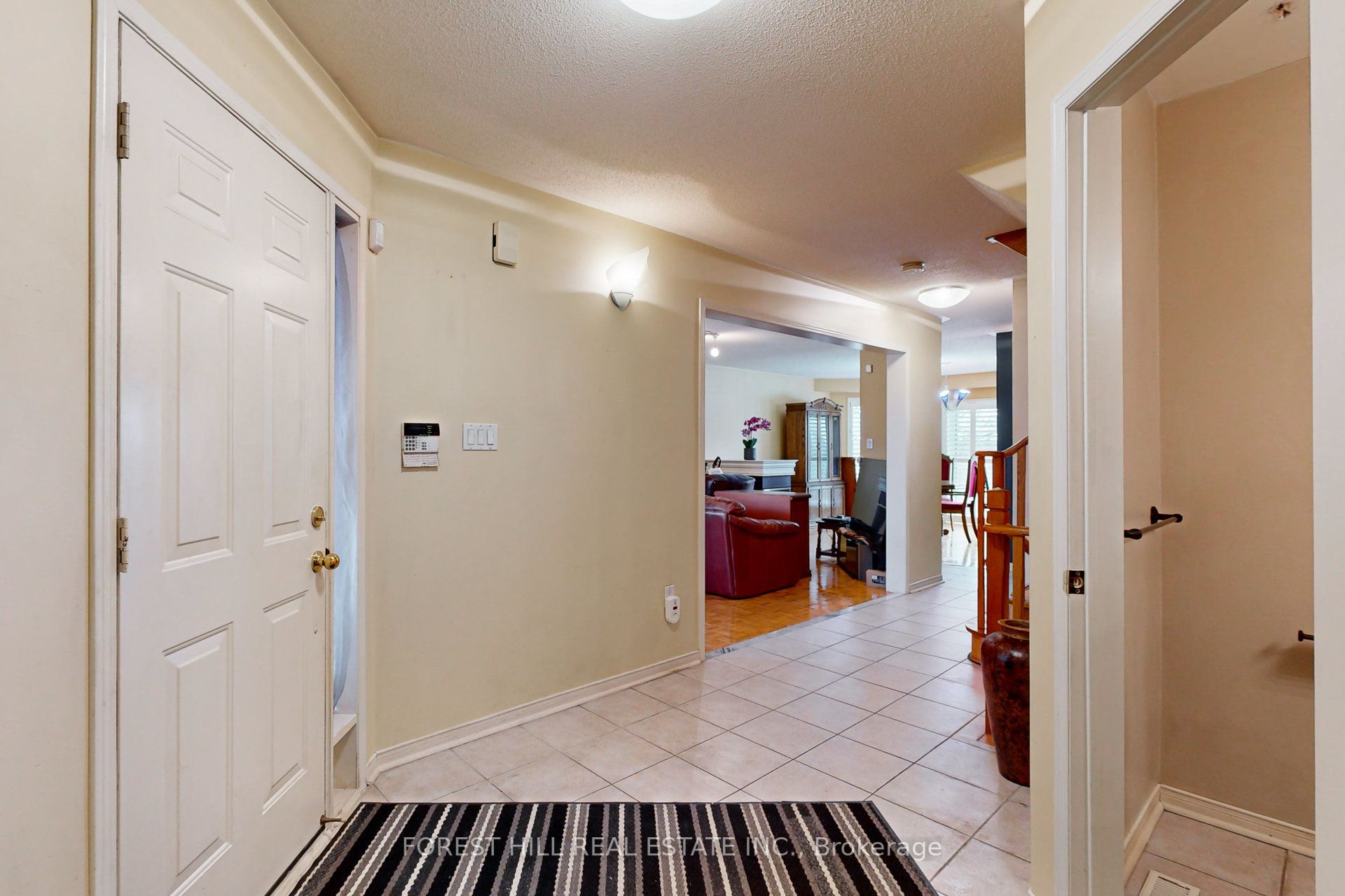 64 Royalpark Way Property Photo 4