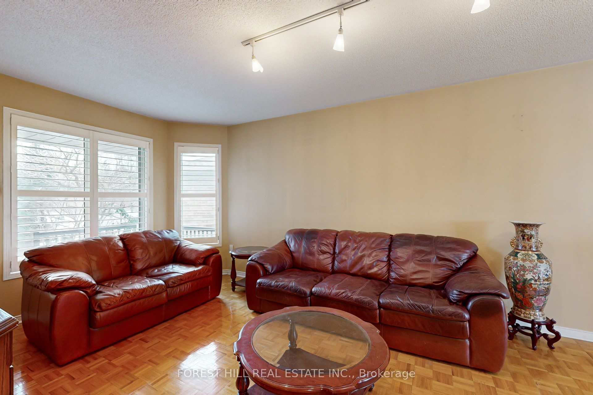 64 Royalpark Way Property Photo 7