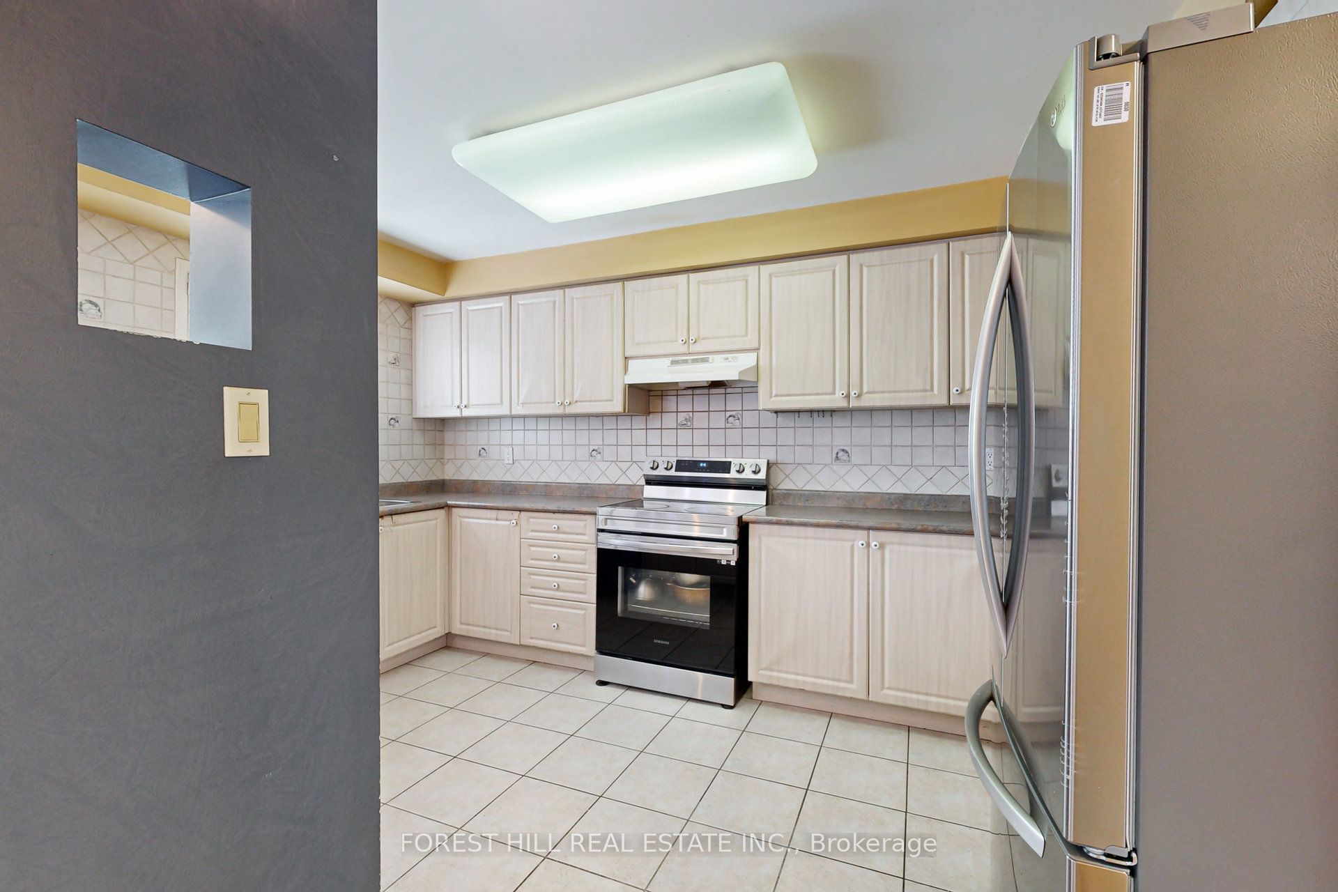 64 Royalpark Way Property Photo 10