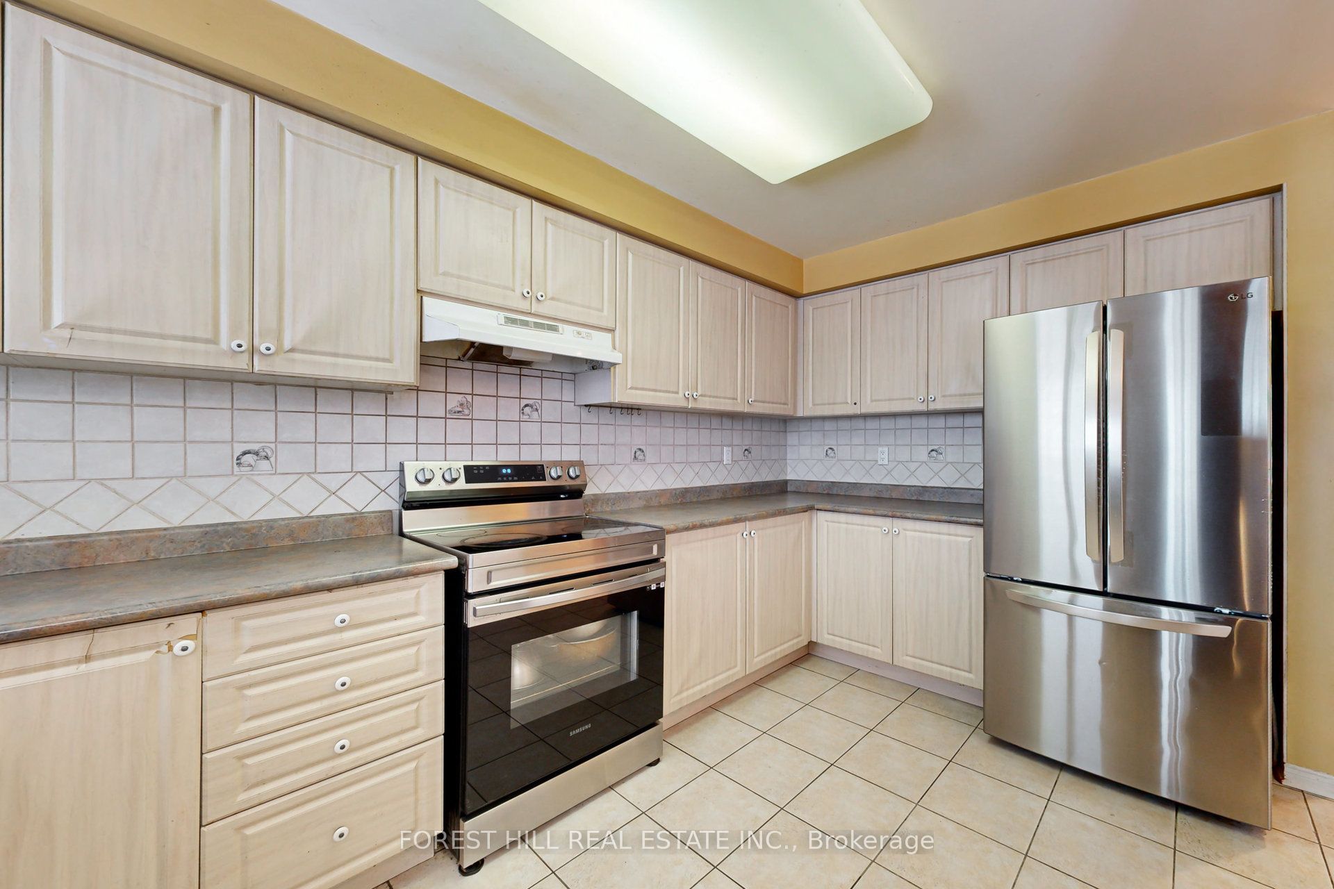 64 Royalpark Way Property Photo 12