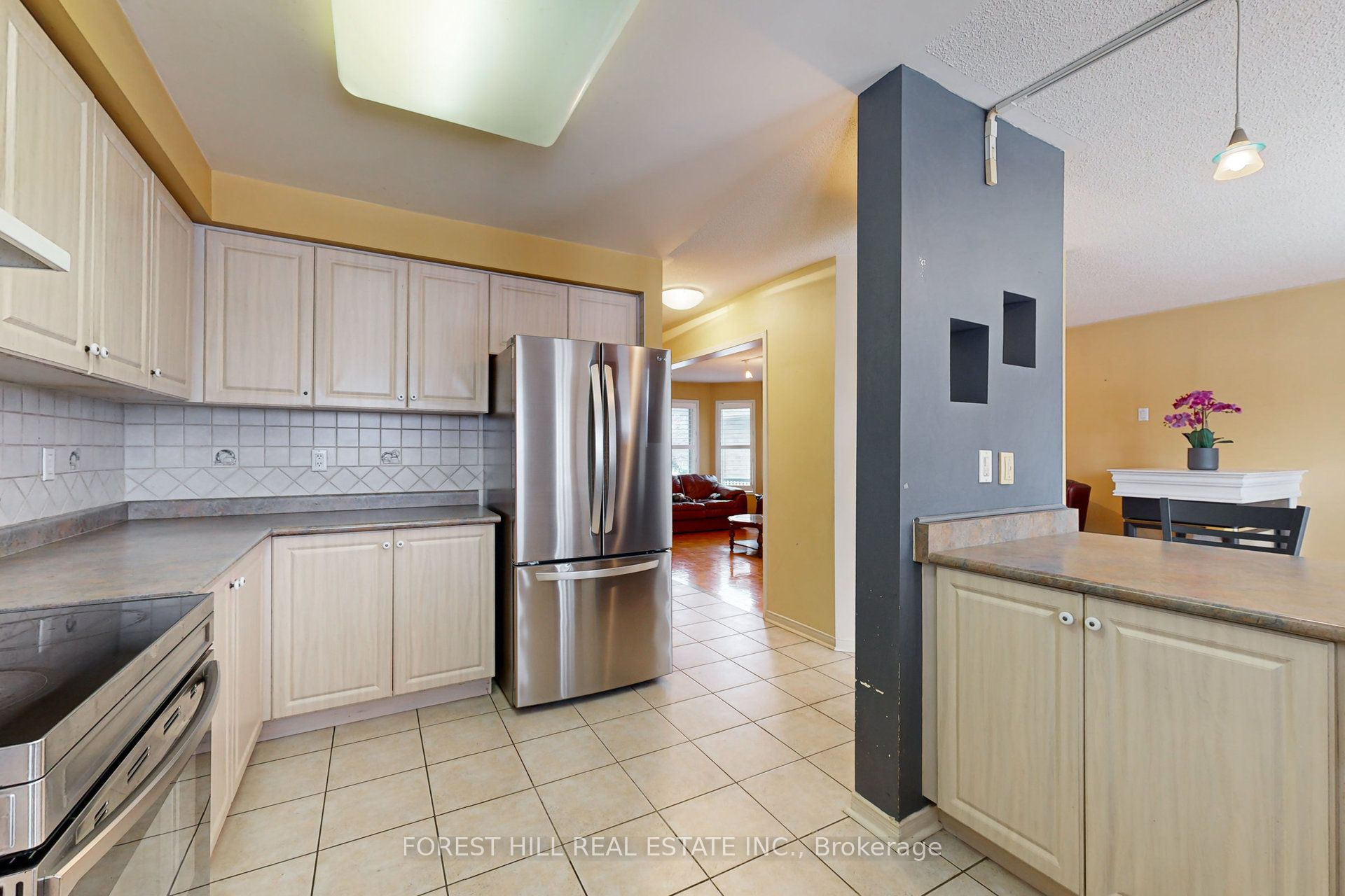 64 Royalpark Way Property Photo 13
