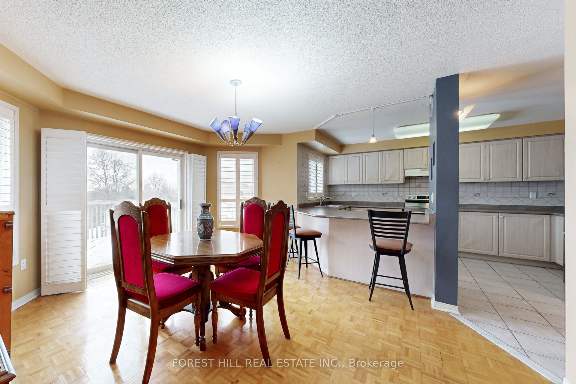 64 Royalpark Way Property Photo 15