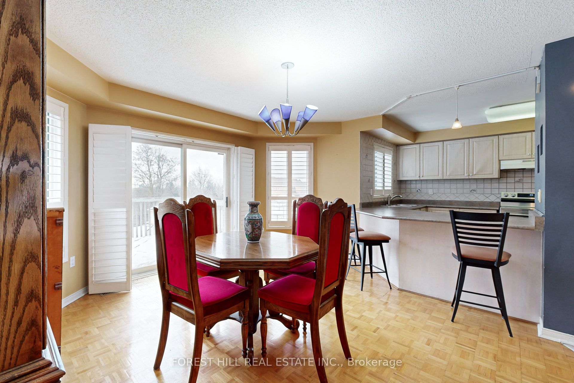 64 Royalpark Way Property Photo 16