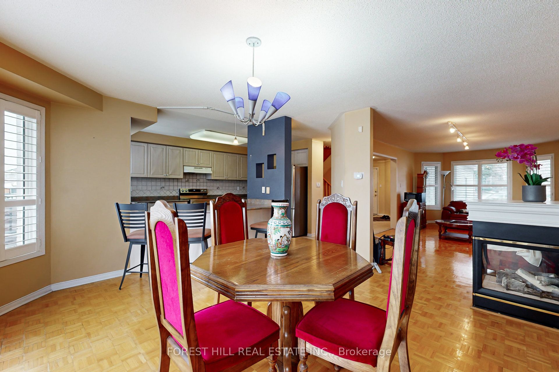 64 Royalpark Way Property Photo 17