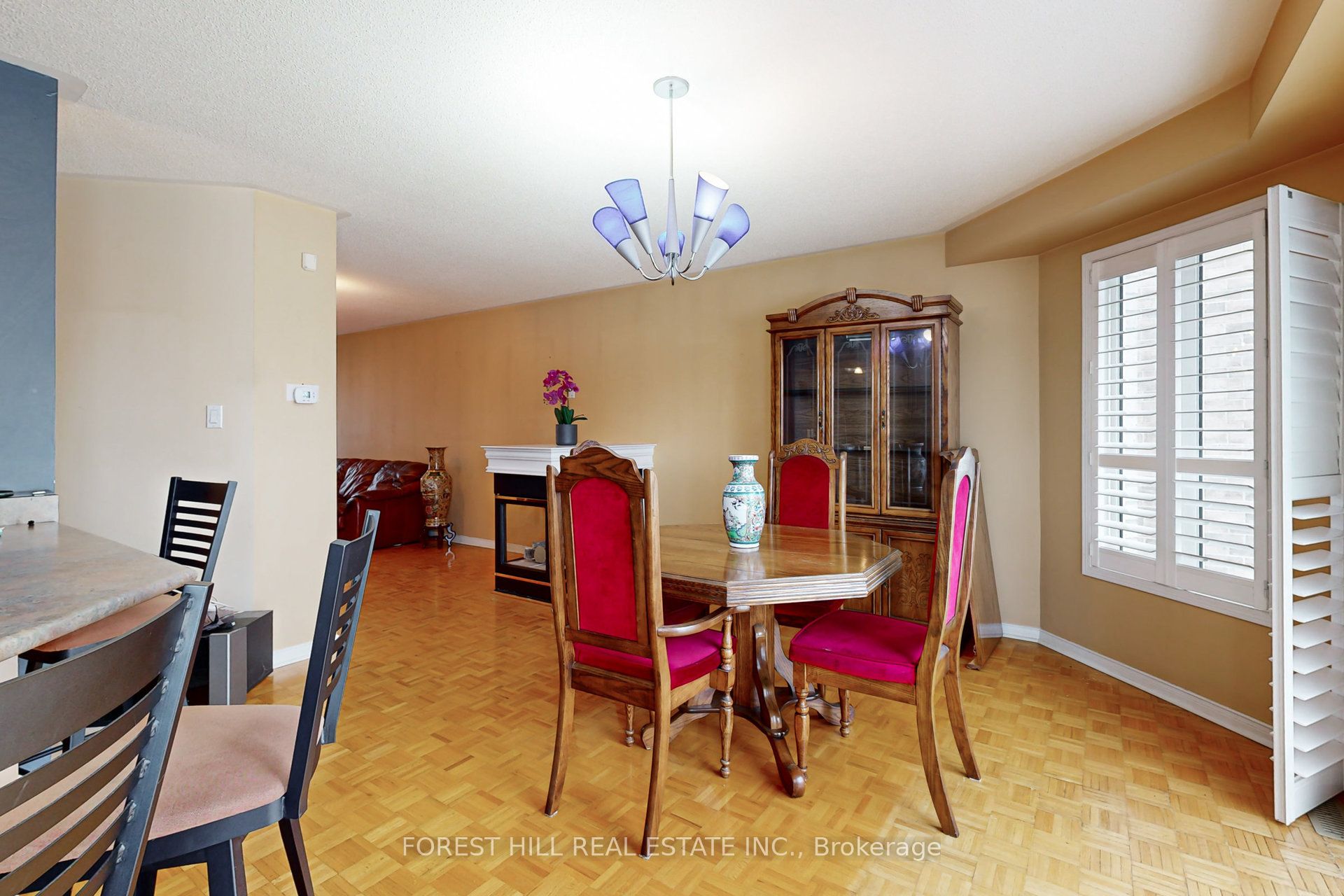 64 Royalpark Way Property Photo 18