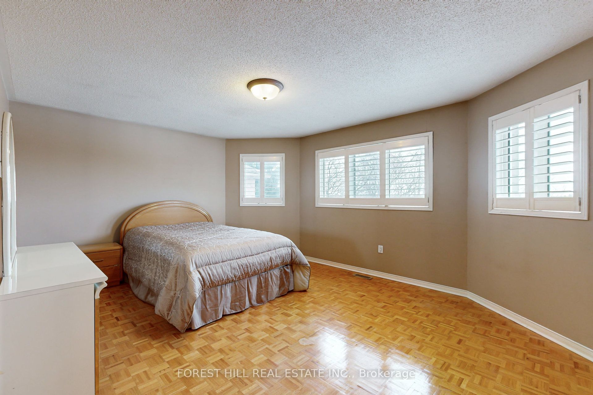 64 Royalpark Way Property Photo 28