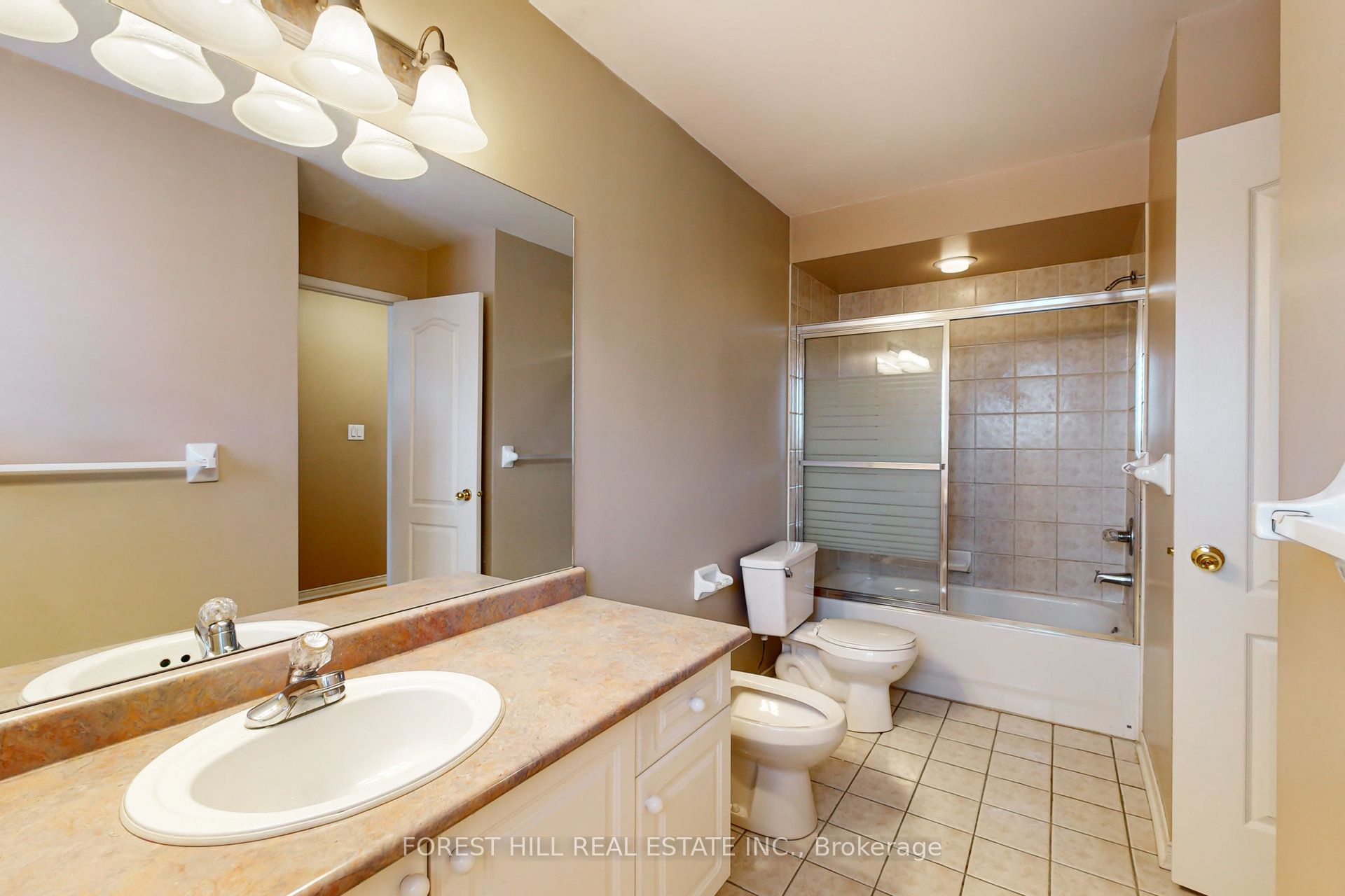 64 Royalpark Way Property Photo 32