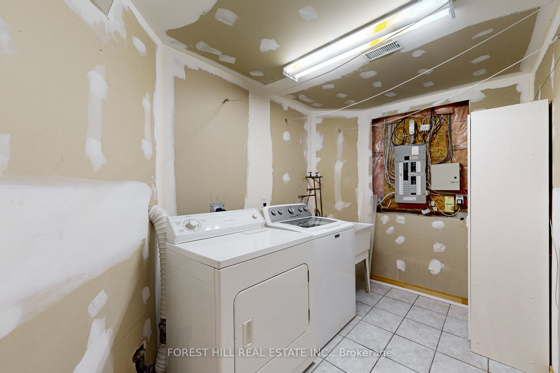 64 Royalpark Way Property Photo 39