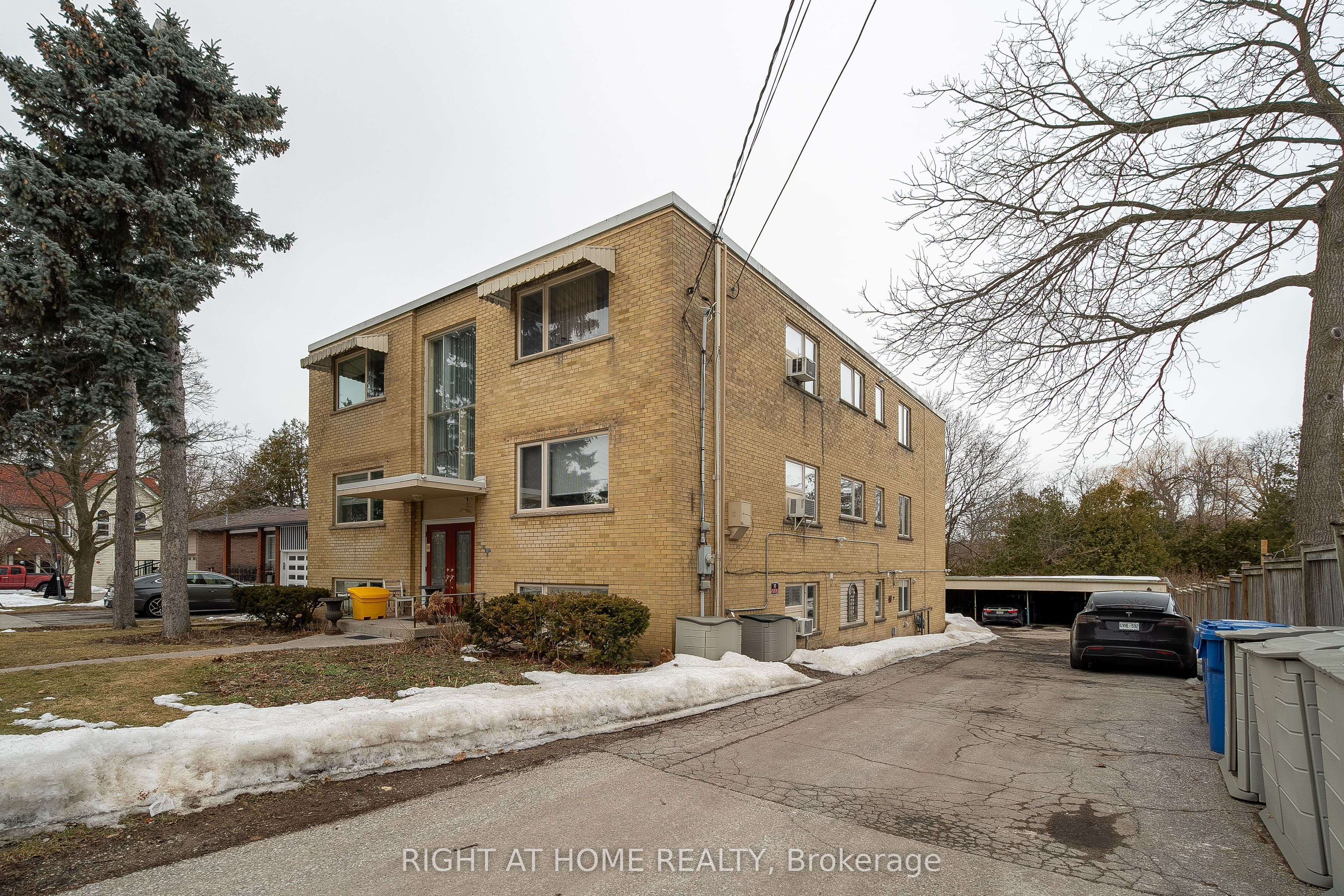285 Richmond Street Property Photo 2