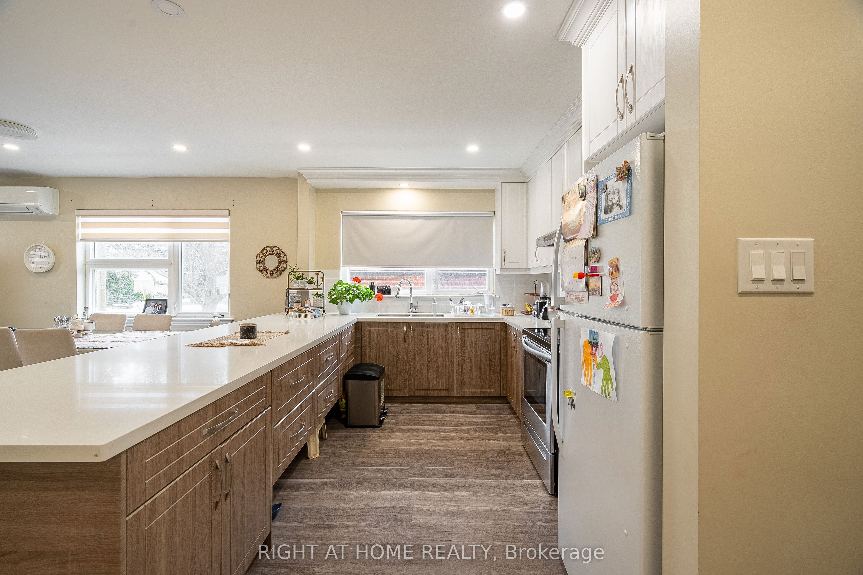 285 Richmond Street Property Photo 12