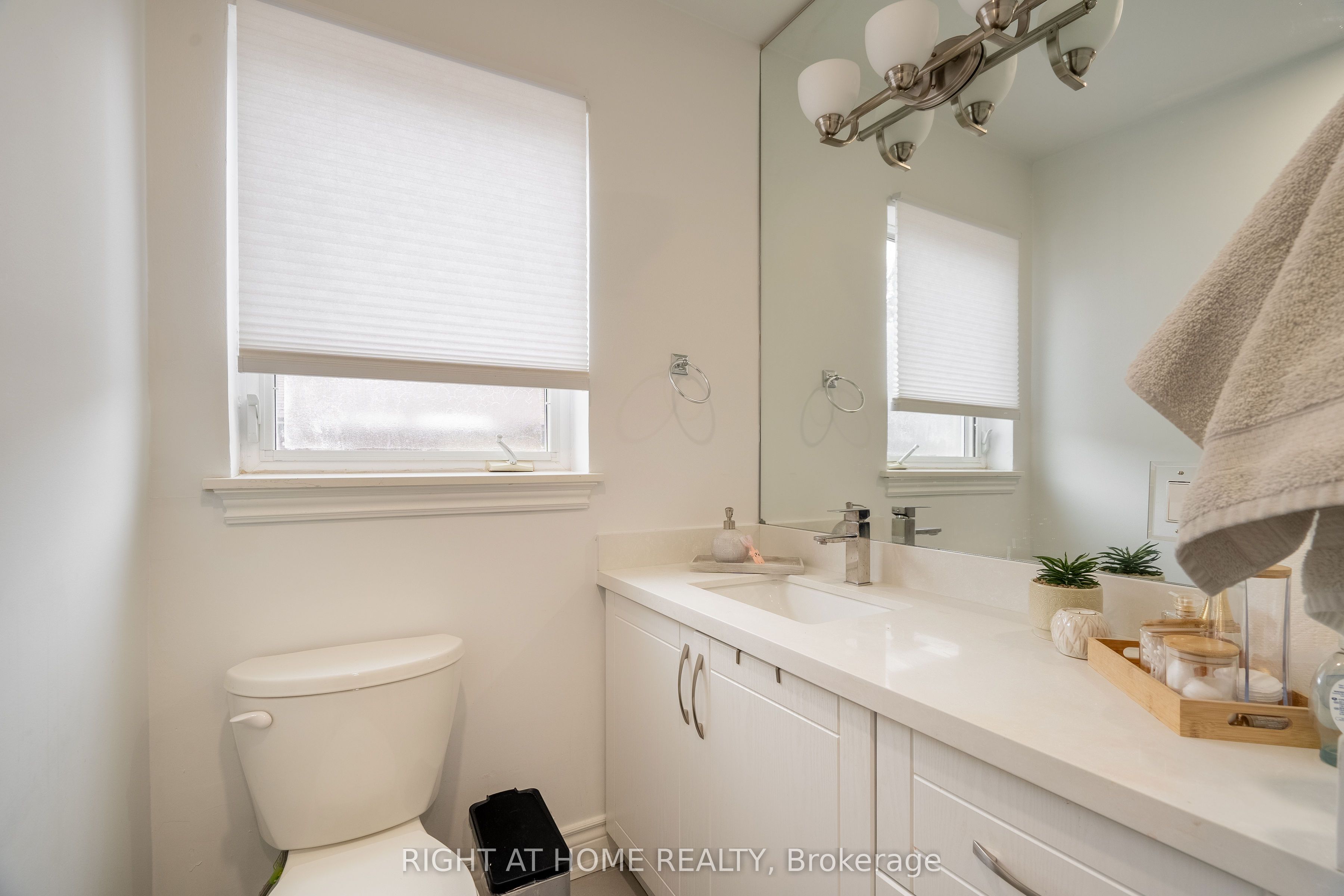 285 Richmond Street Property Photo 13