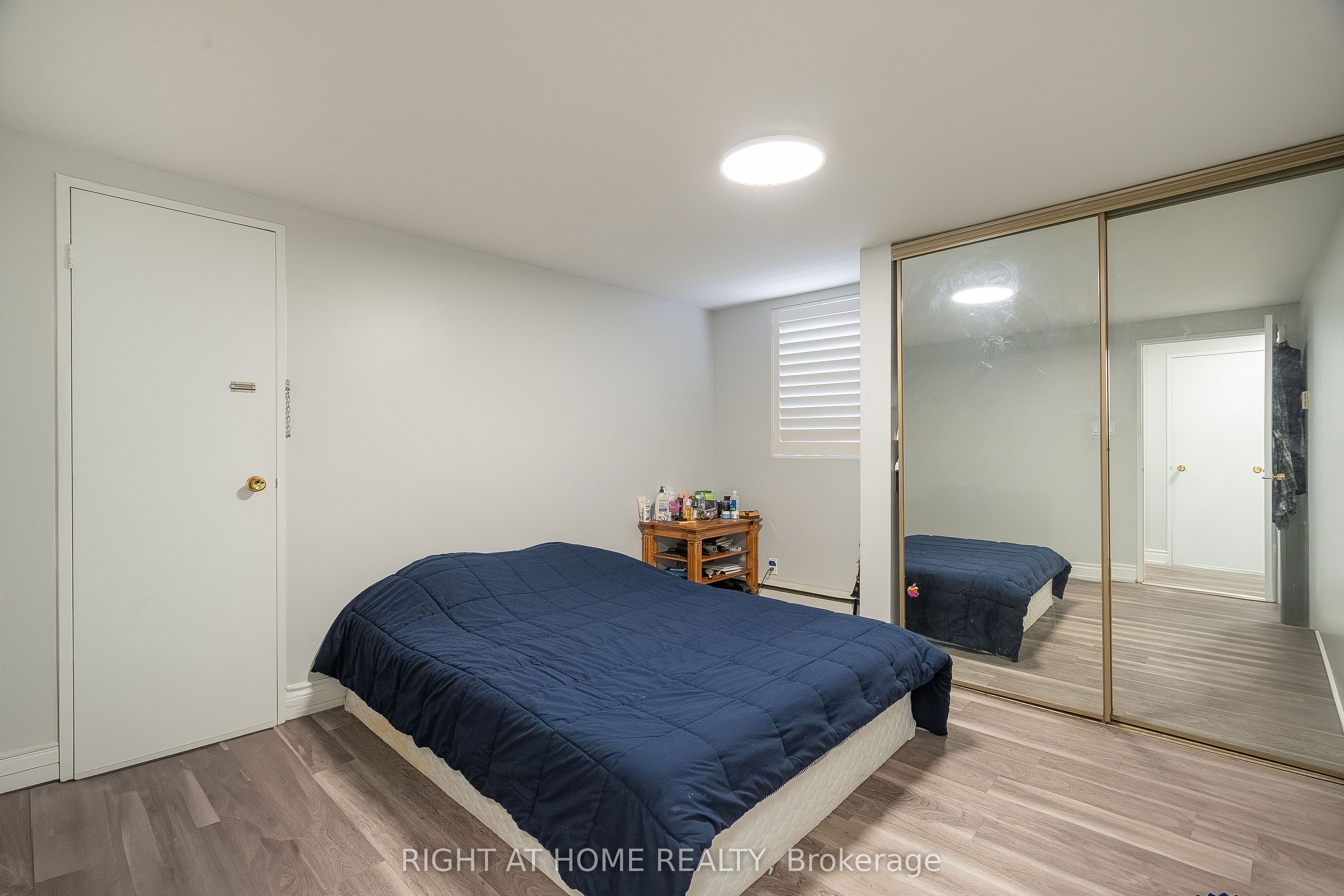 285 Richmond Street Property Photo 20