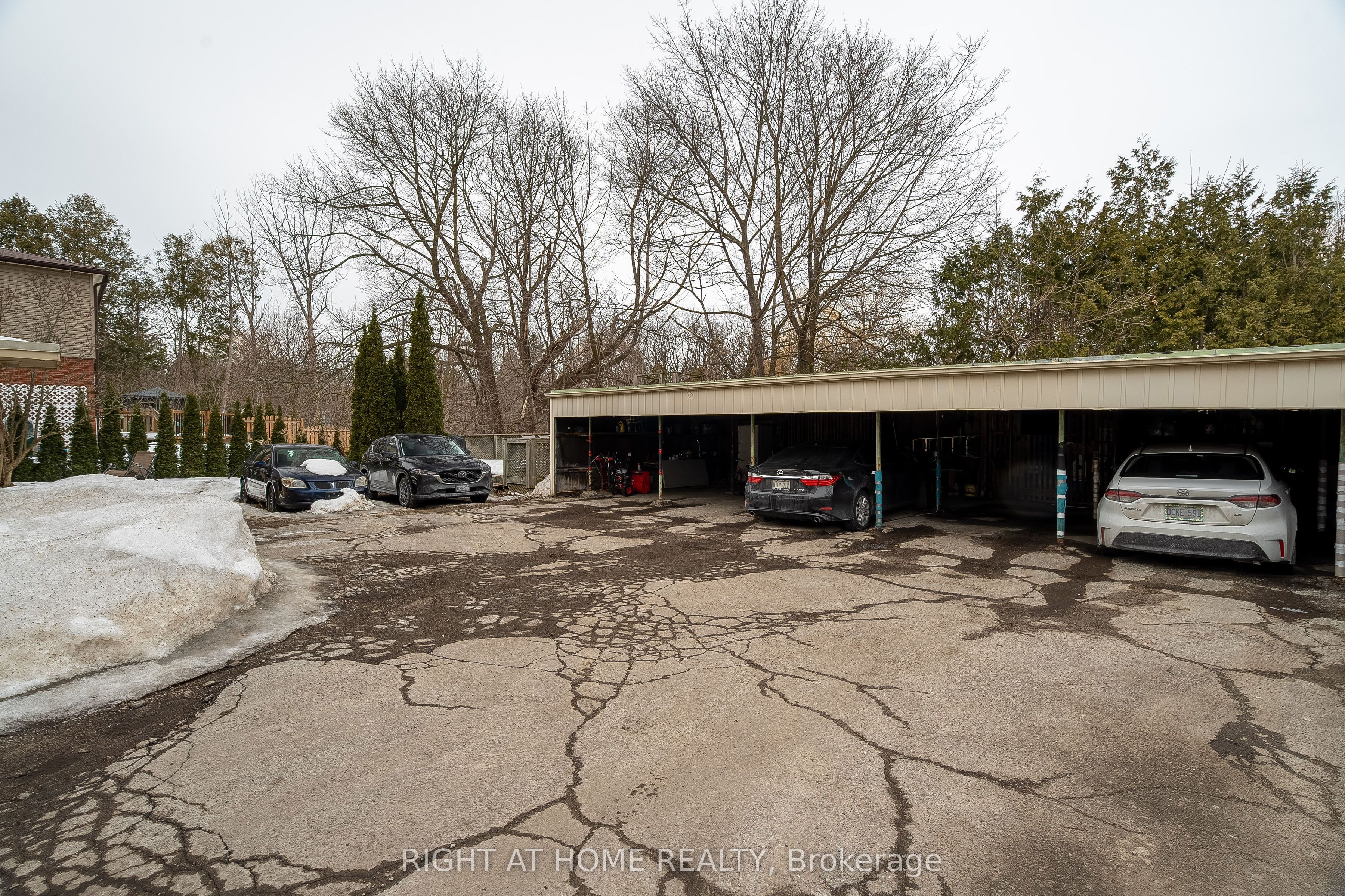 285 Richmond Street Property Photo 27