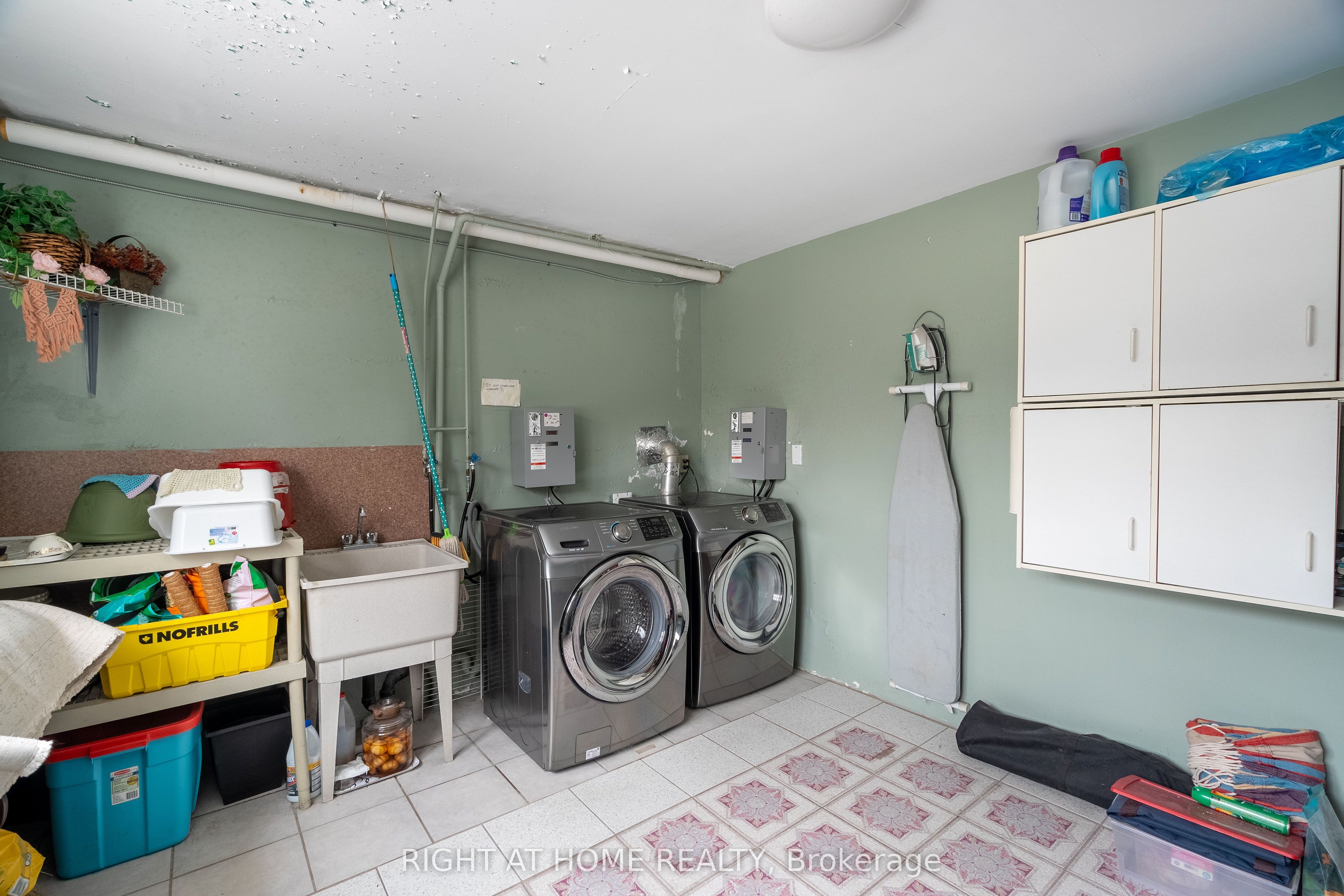 285 Richmond Street Property Photo 28