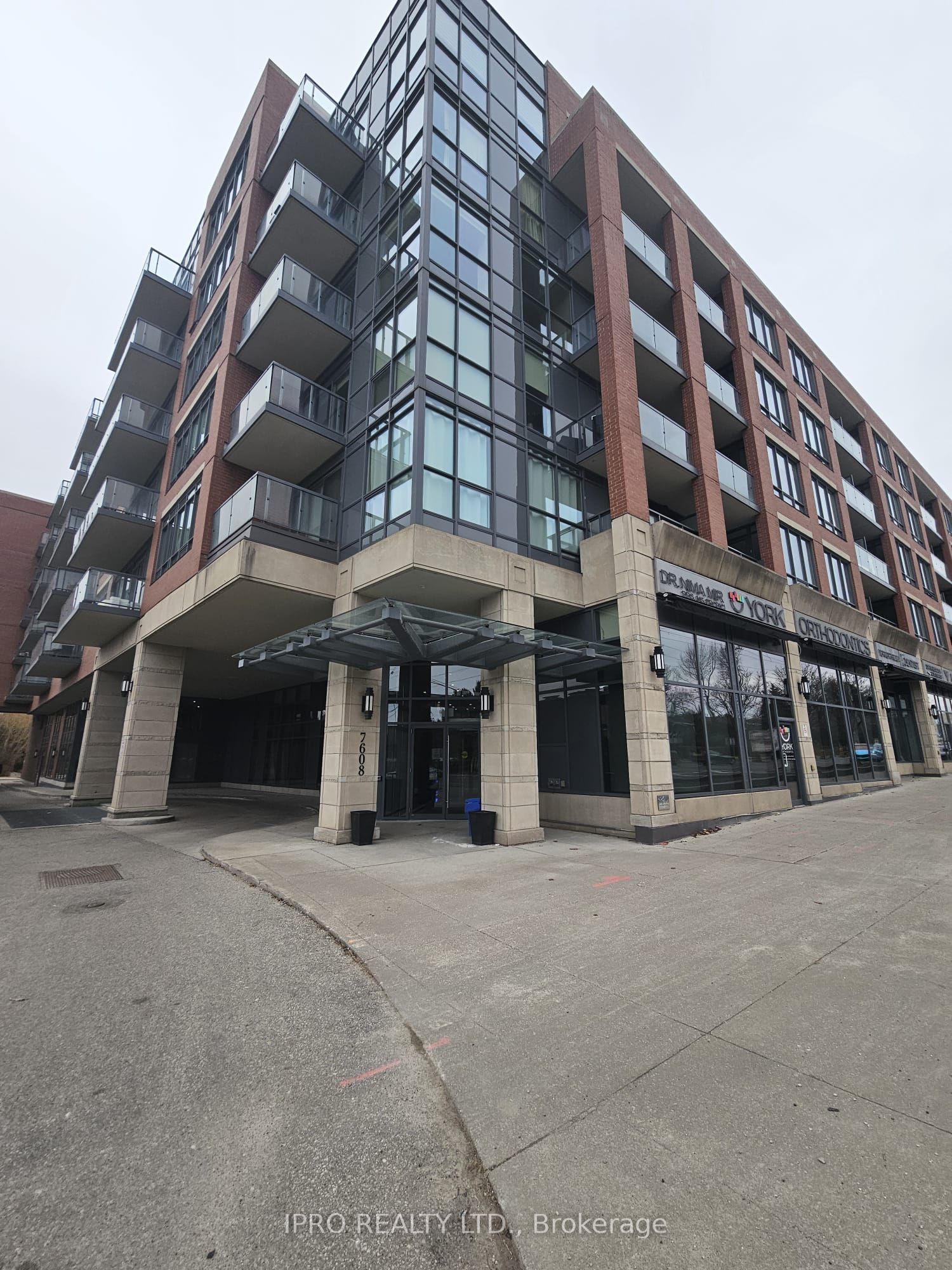 #535 - 7608 Yonge St Street Property Photo 1