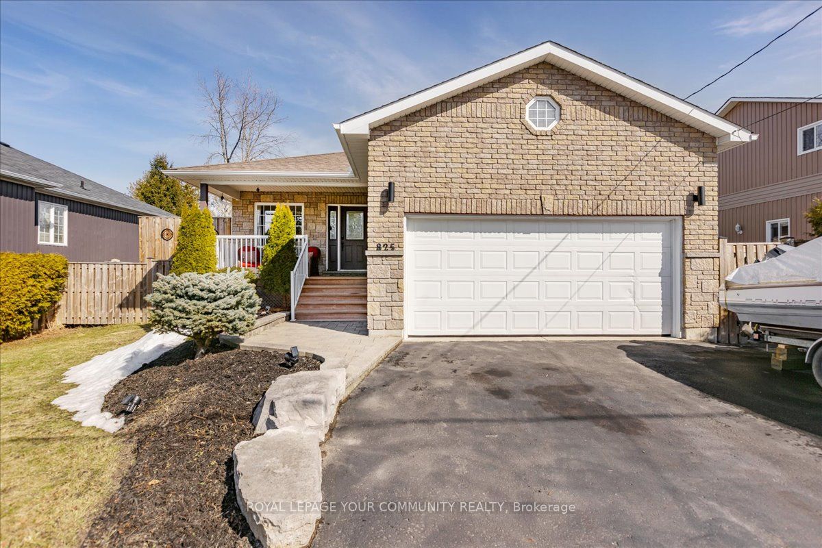 825 Elmwood Rd Property Photo