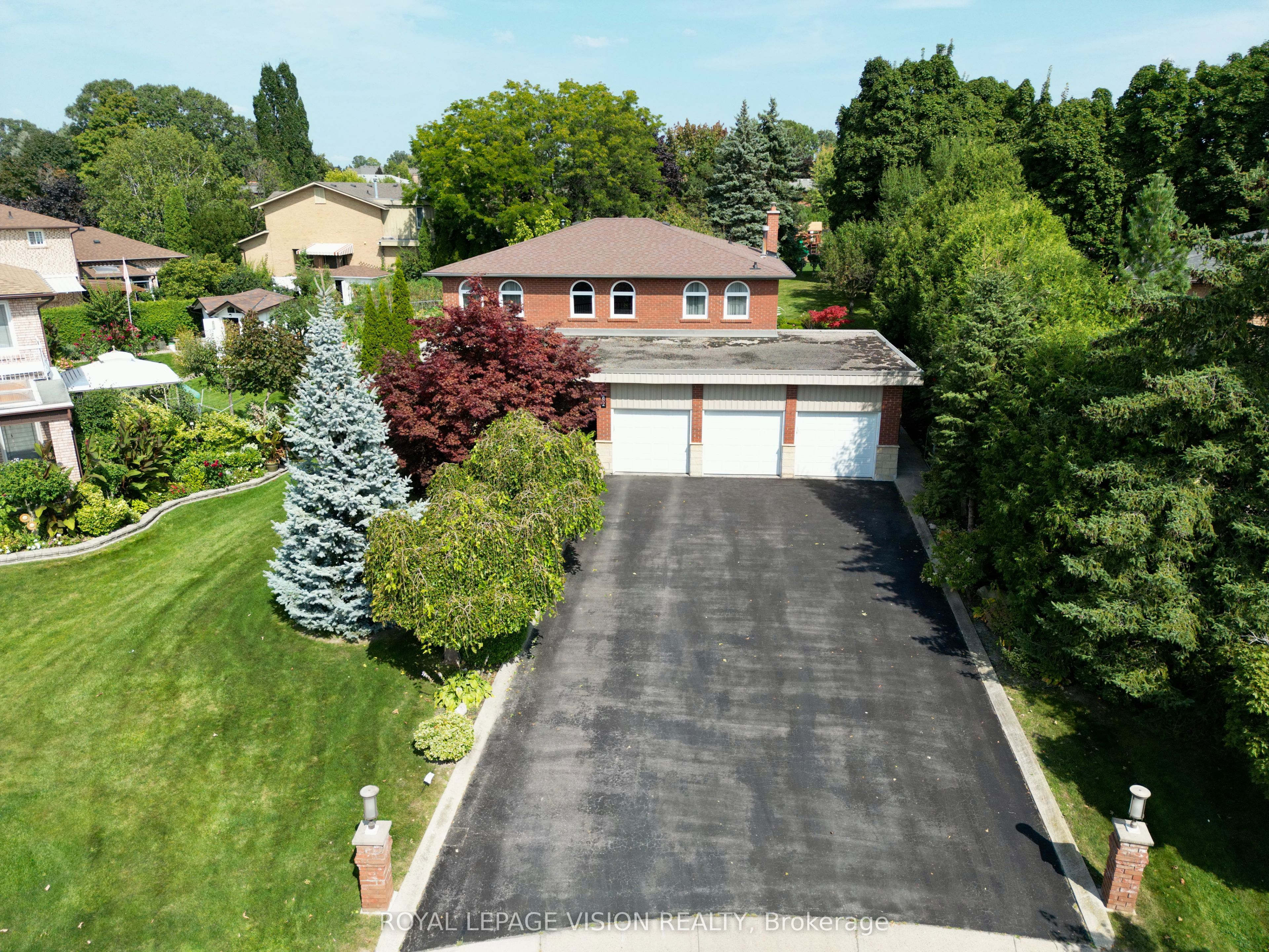 282 Firglen Ridge Property Photo 1