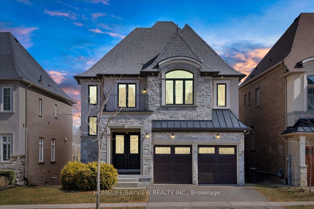 102 Robert Berry Crescent Property Photo