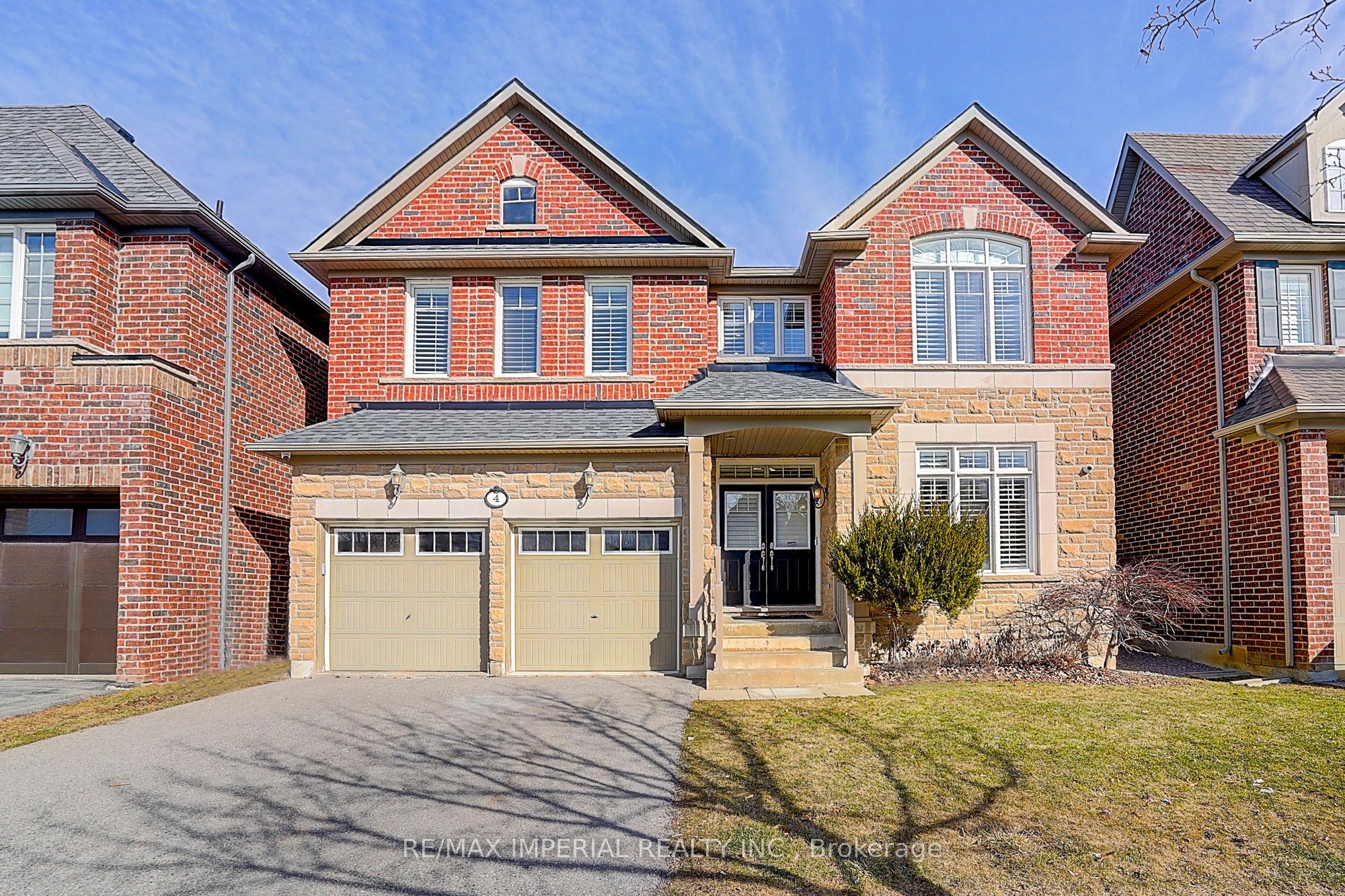 4 Duke Of Cornwall Drive Property Photo 1