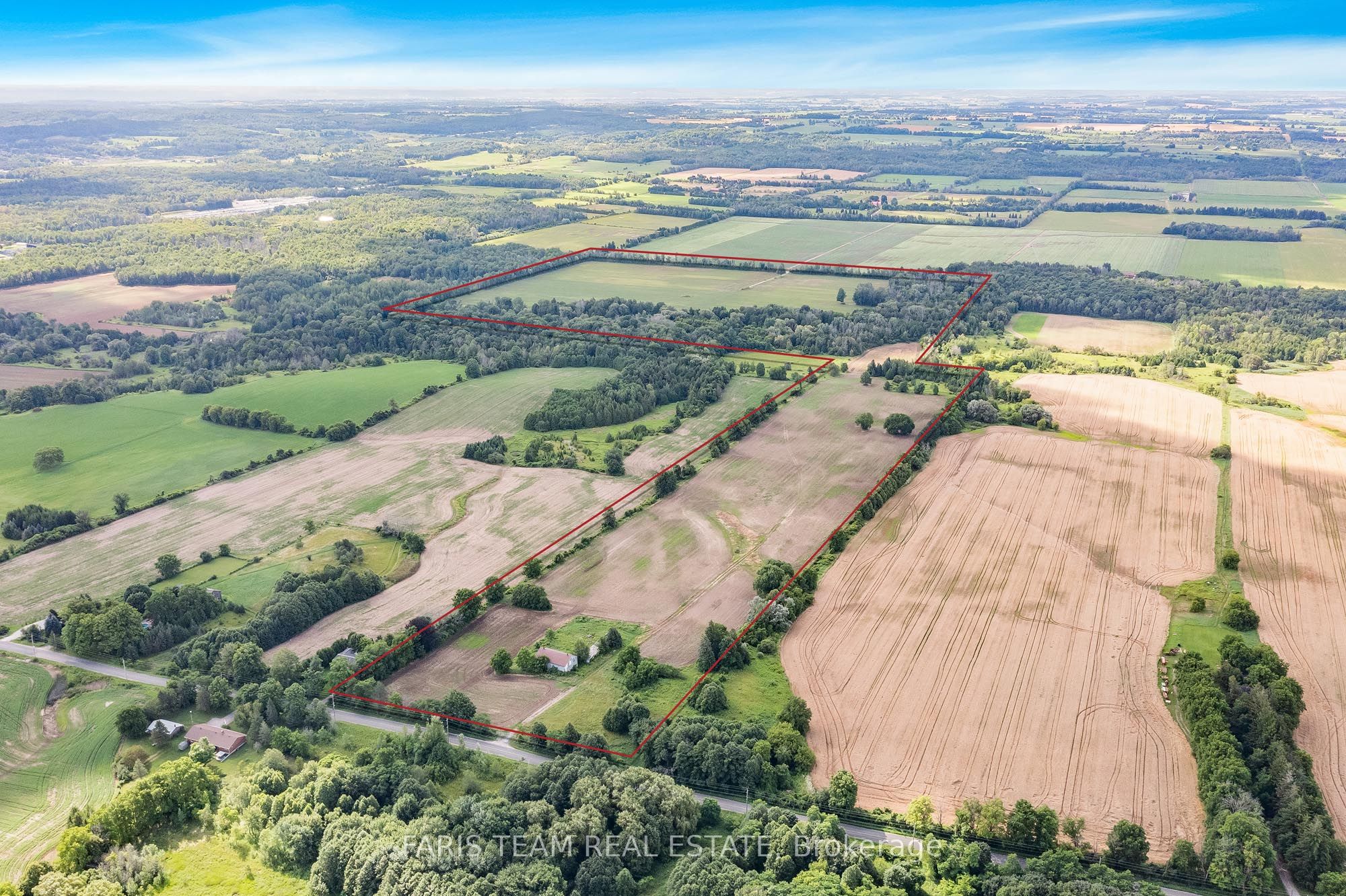 4065 15th Line Property Photo 1