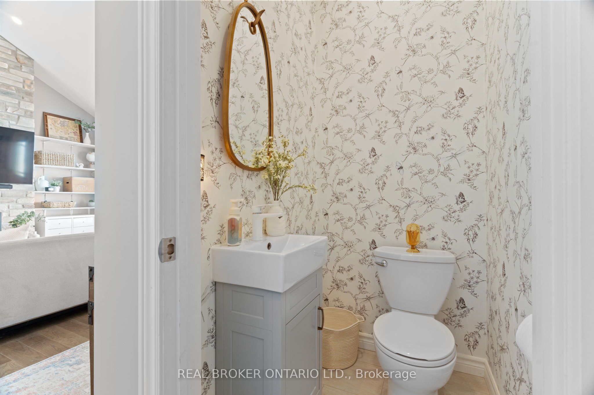 9194 Tandragee Road Property Photo 7