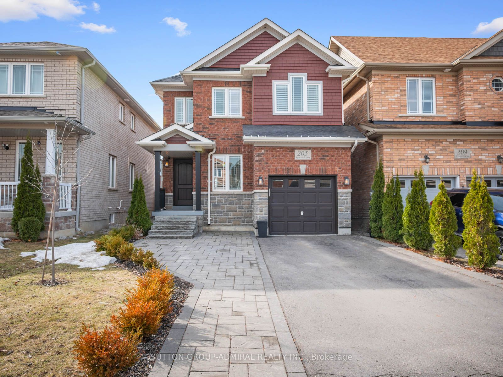 205 Romanelli Cres Property Photo