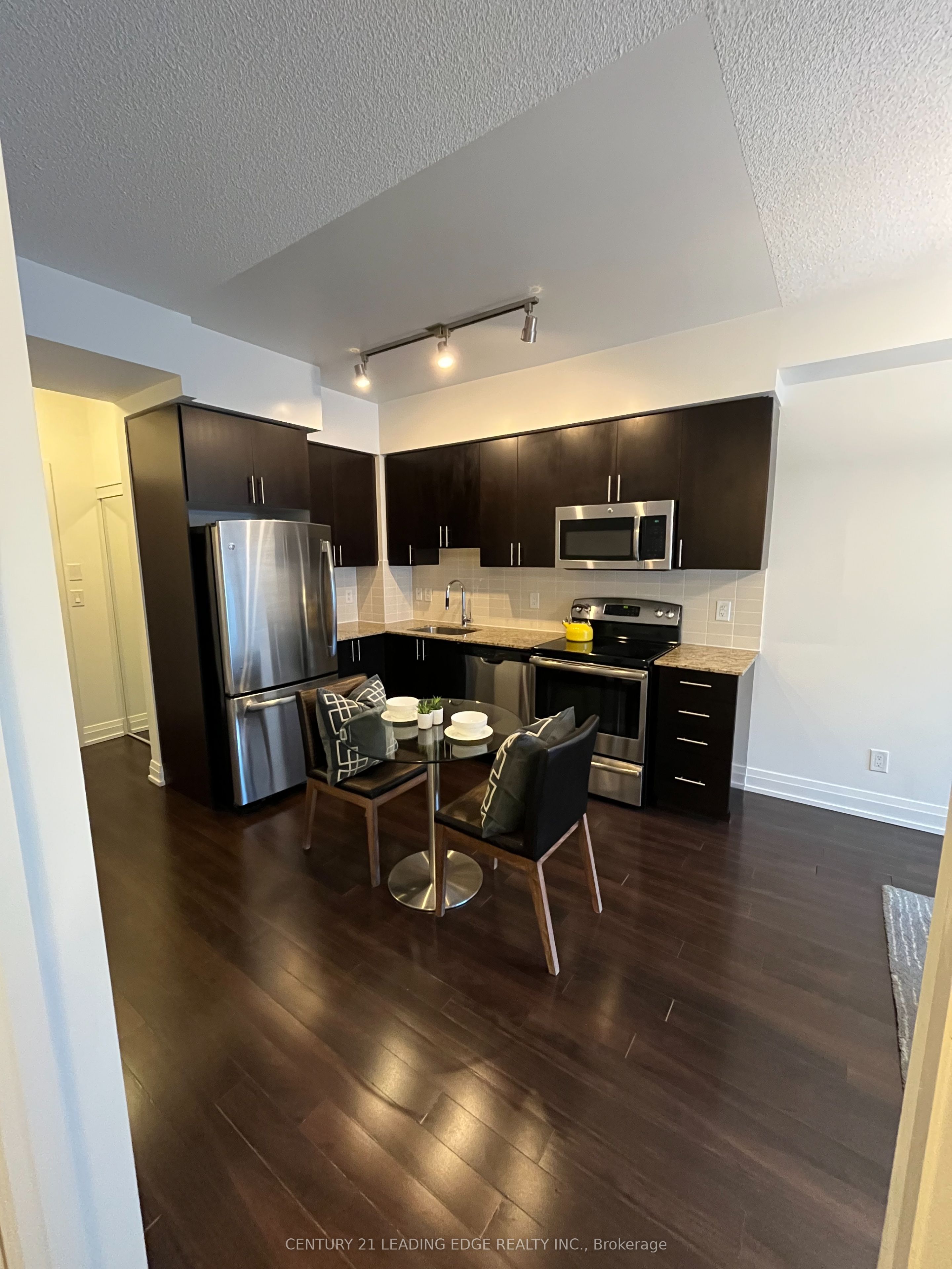 7165 Yonge Street 732 Property Photo 3