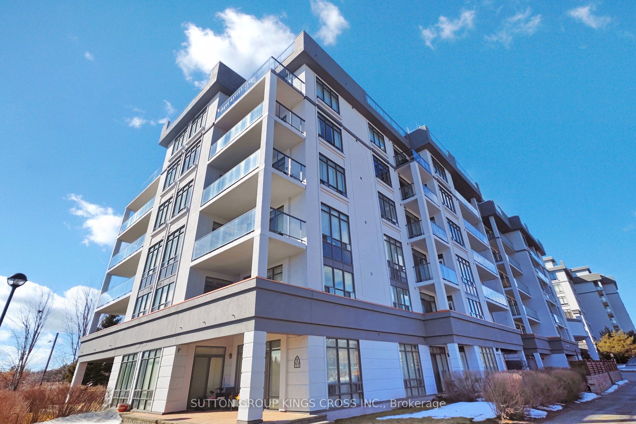 11121 Yonge St Property Photo