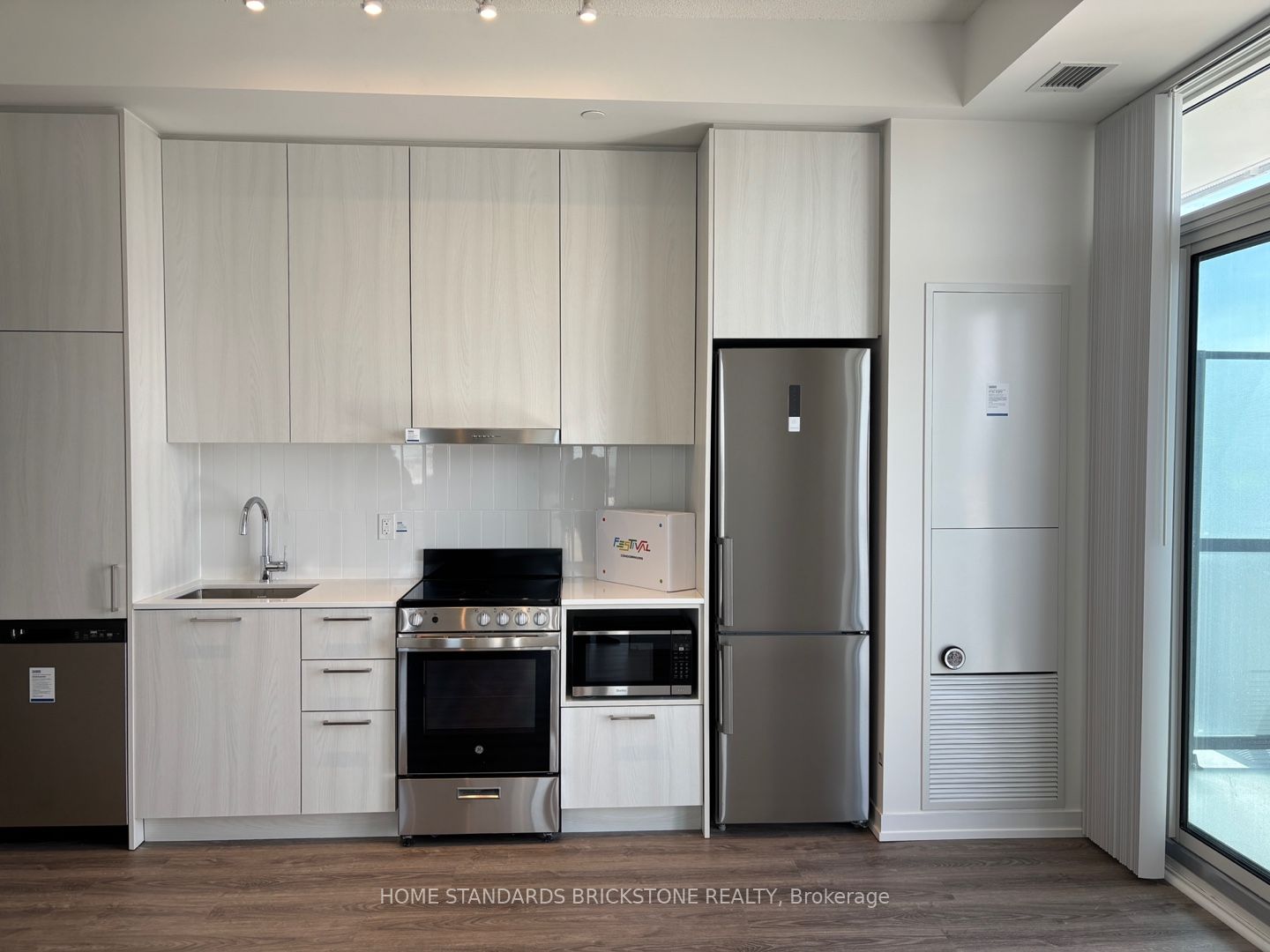 #3211 - 195 Commerce Street Property Photo