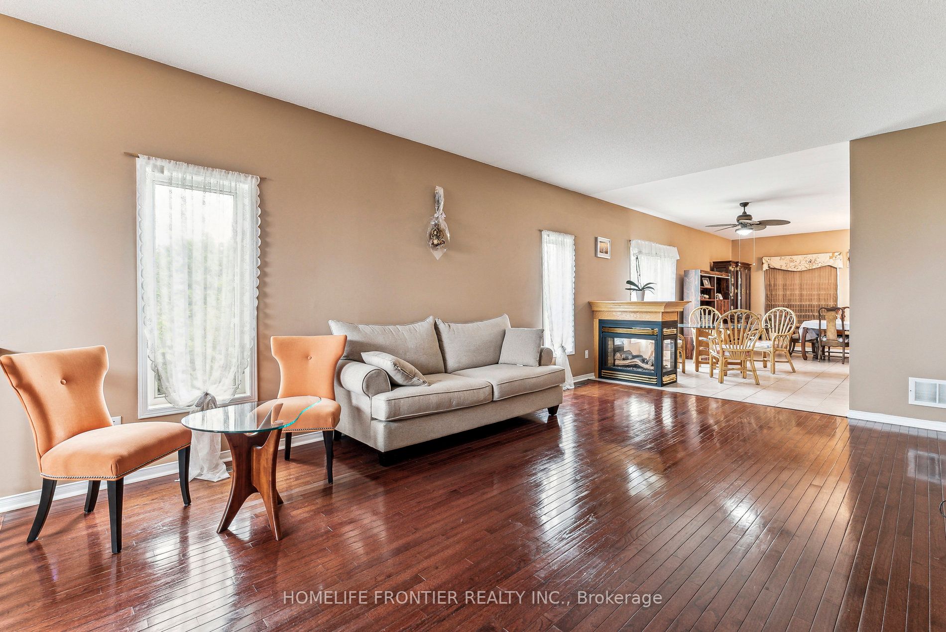 1906 Webster Boulevard W Property Photo 4