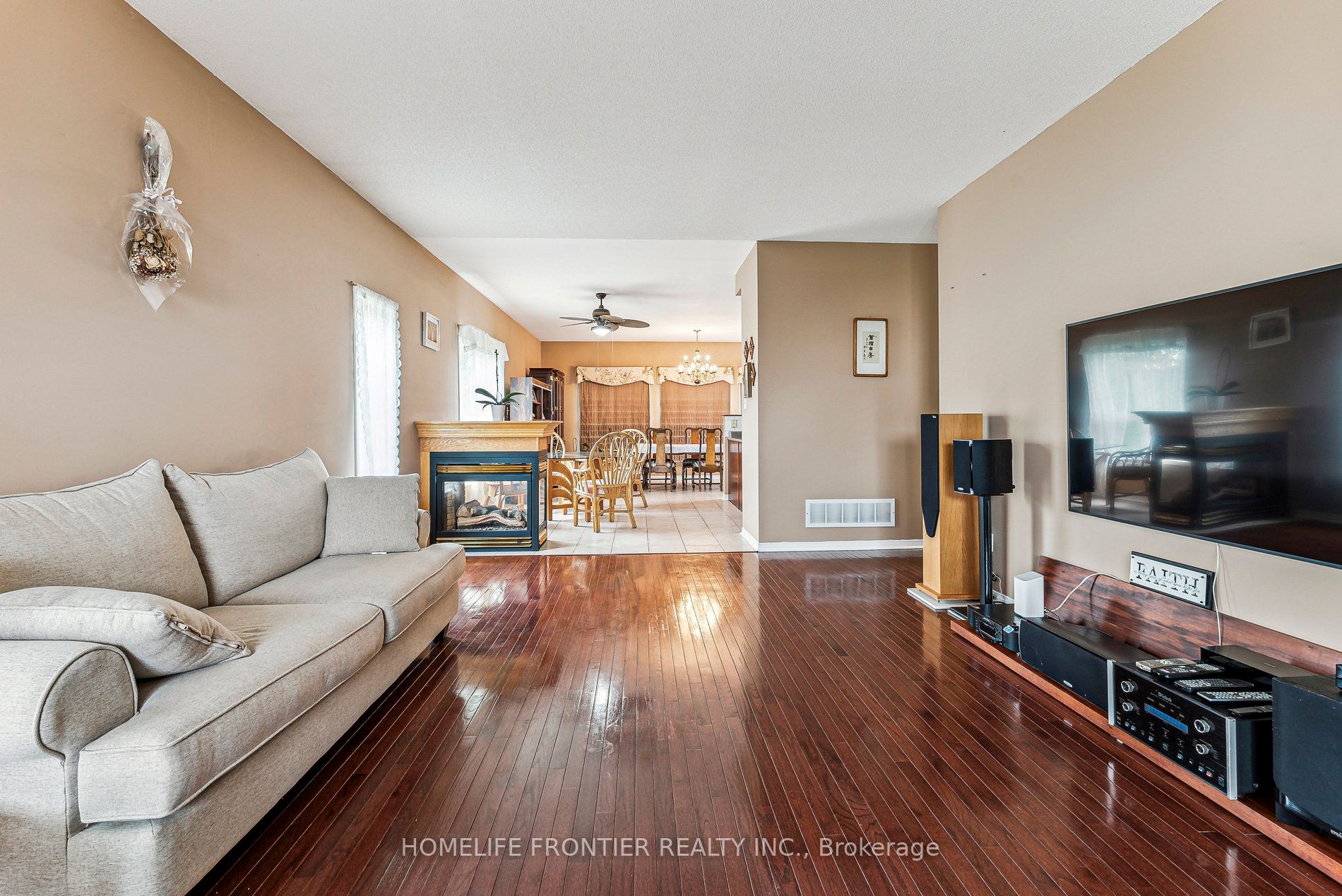 1906 Webster Boulevard W Property Photo 5