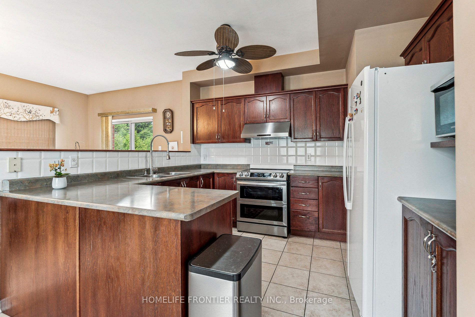 1906 Webster Boulevard W Property Photo 7