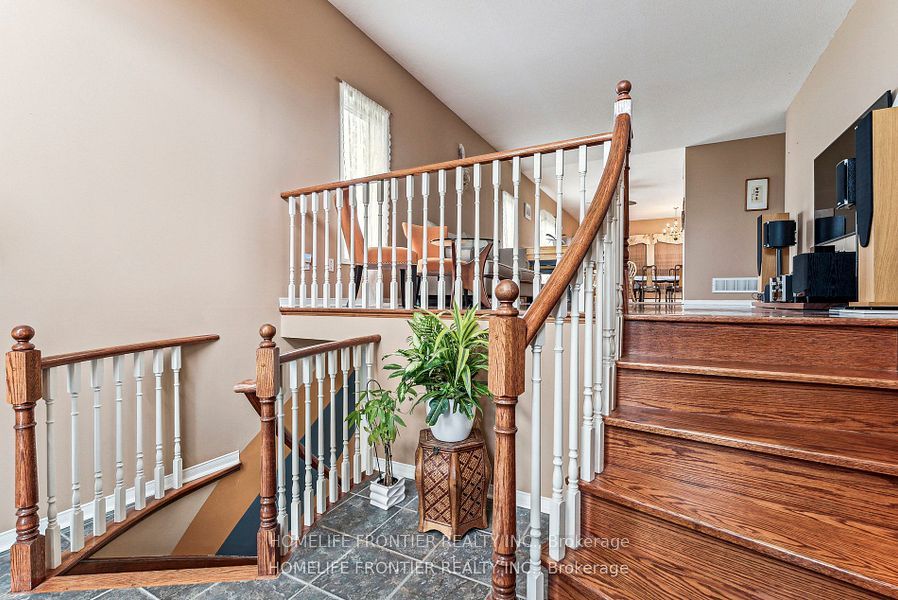1906 Webster Boulevard W Property Photo 9