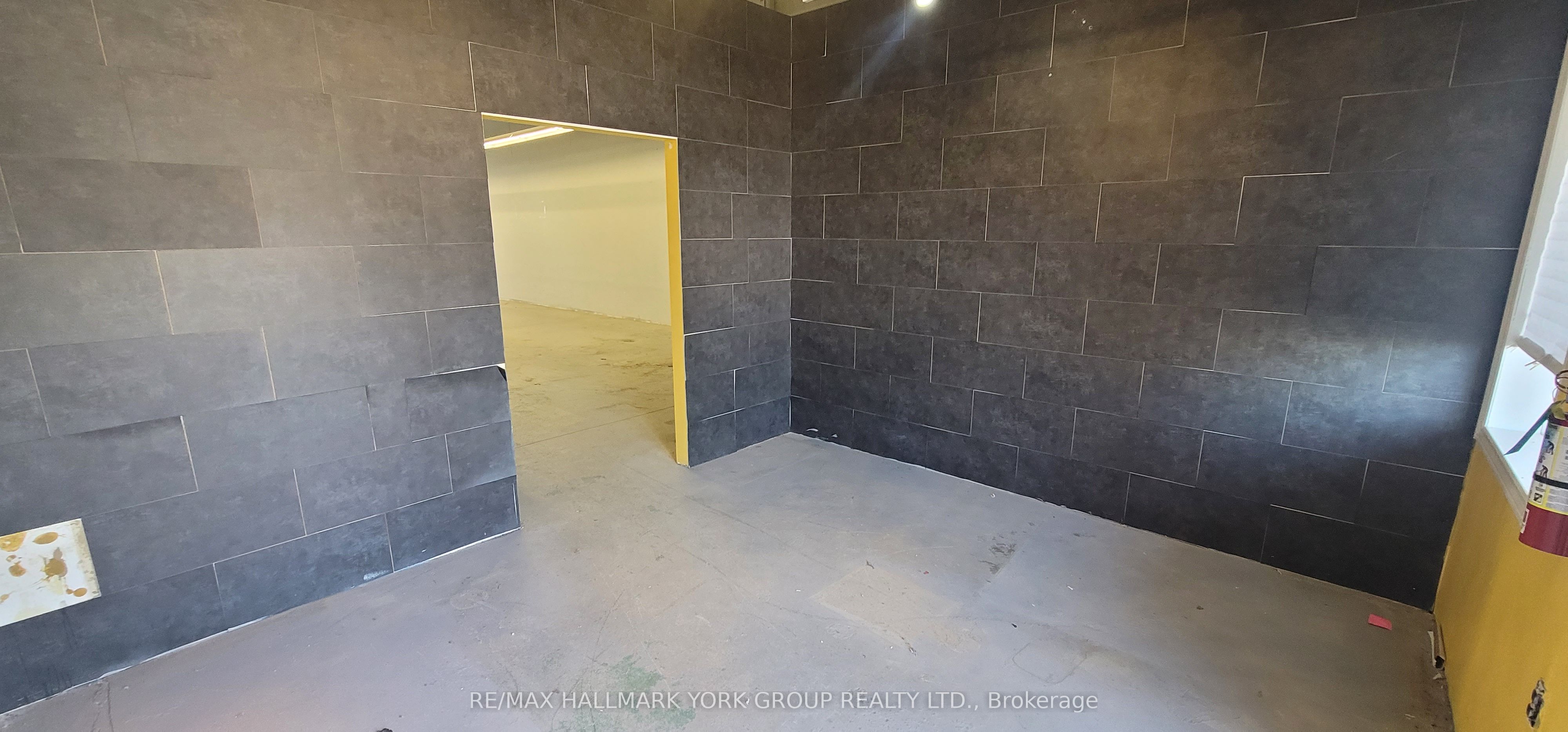 #4 - 255 Industrial Parkway Property Photo 2