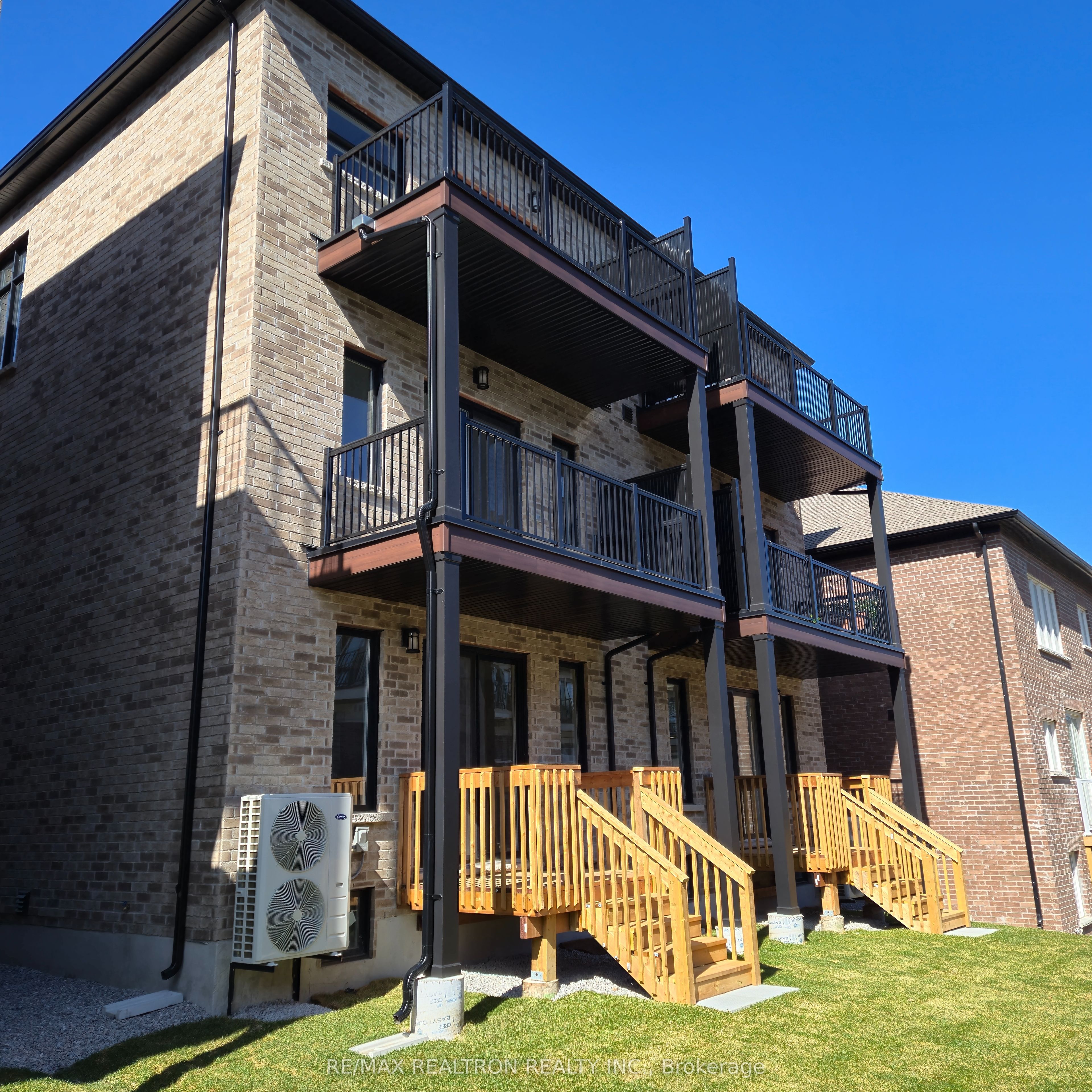 25 Seguin Street Property Photo 16
