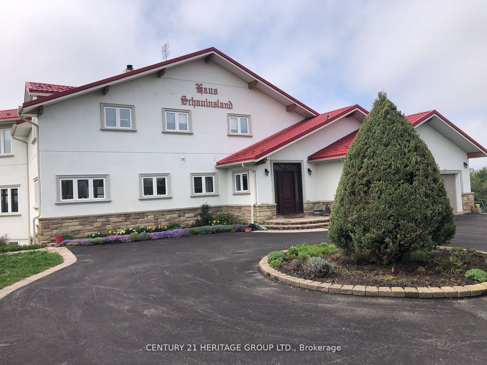 #upper - 6371 2nd Line Property Photo