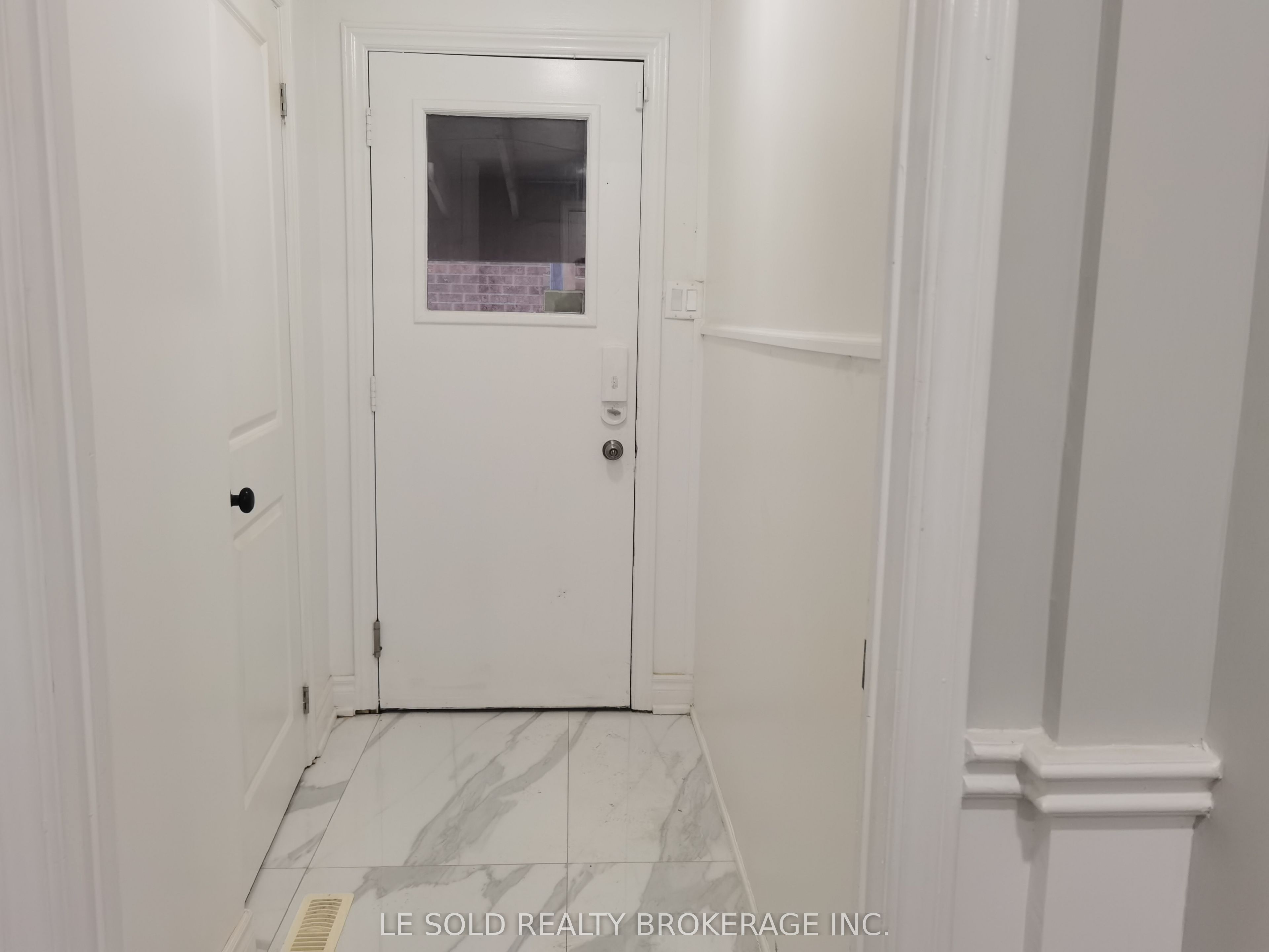 2 Aitken Cir Property Photo