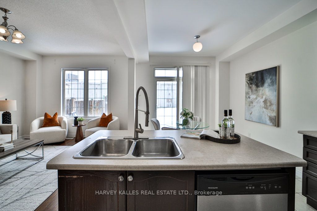 159 Hammersly Boulevard Property Photo 7