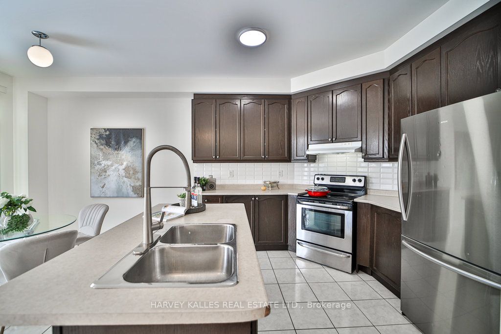 159 Hammersly Boulevard Property Photo 8