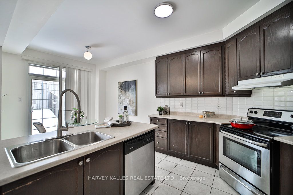 159 Hammersly Boulevard Property Photo 9