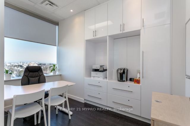 #601 - 7130 Warden Avenue Property Photo 8