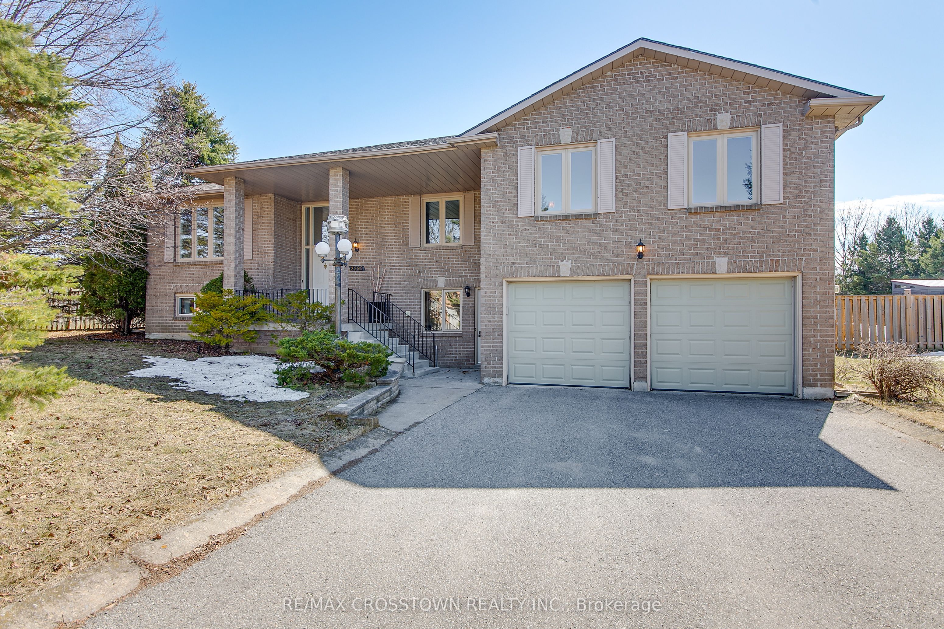 2285 Meadowland Street Property Photo